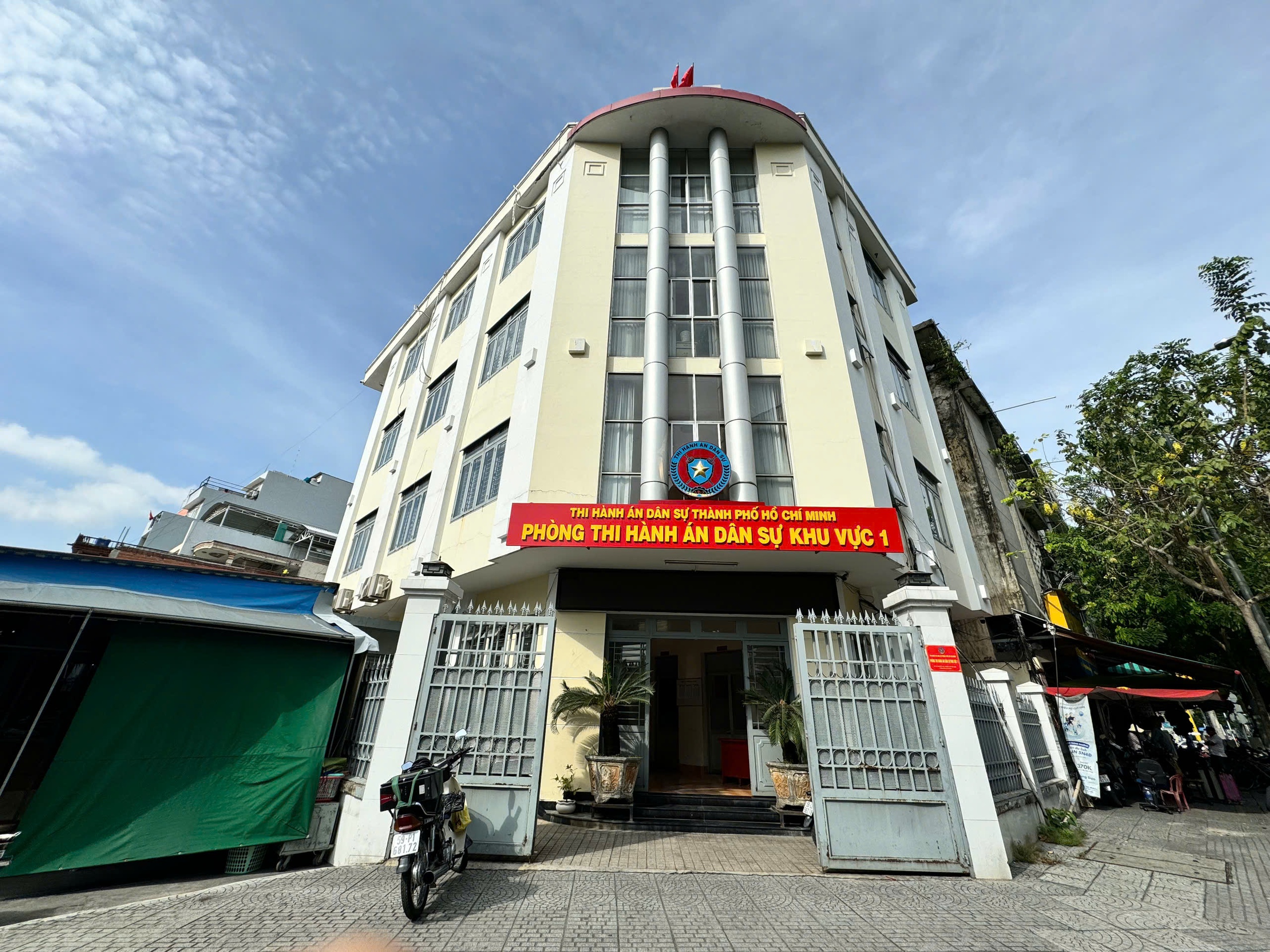 Từ 1-7, người dân liên hệ 19 phòng thi hành án dân sự ở TP.HCM thế nào? - Ảnh 1.