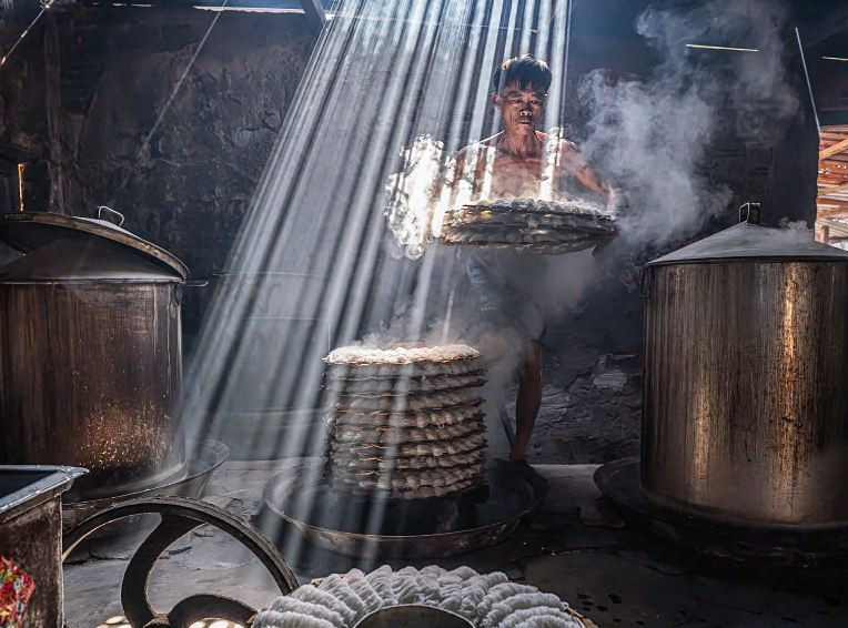 Bác sĩ tai mũi họng Bệnh viện TP Thủ Đức đoạt giải nhất ảnh ẩm thực thế giới với 'Bánh hỏi' - Ảnh 1.