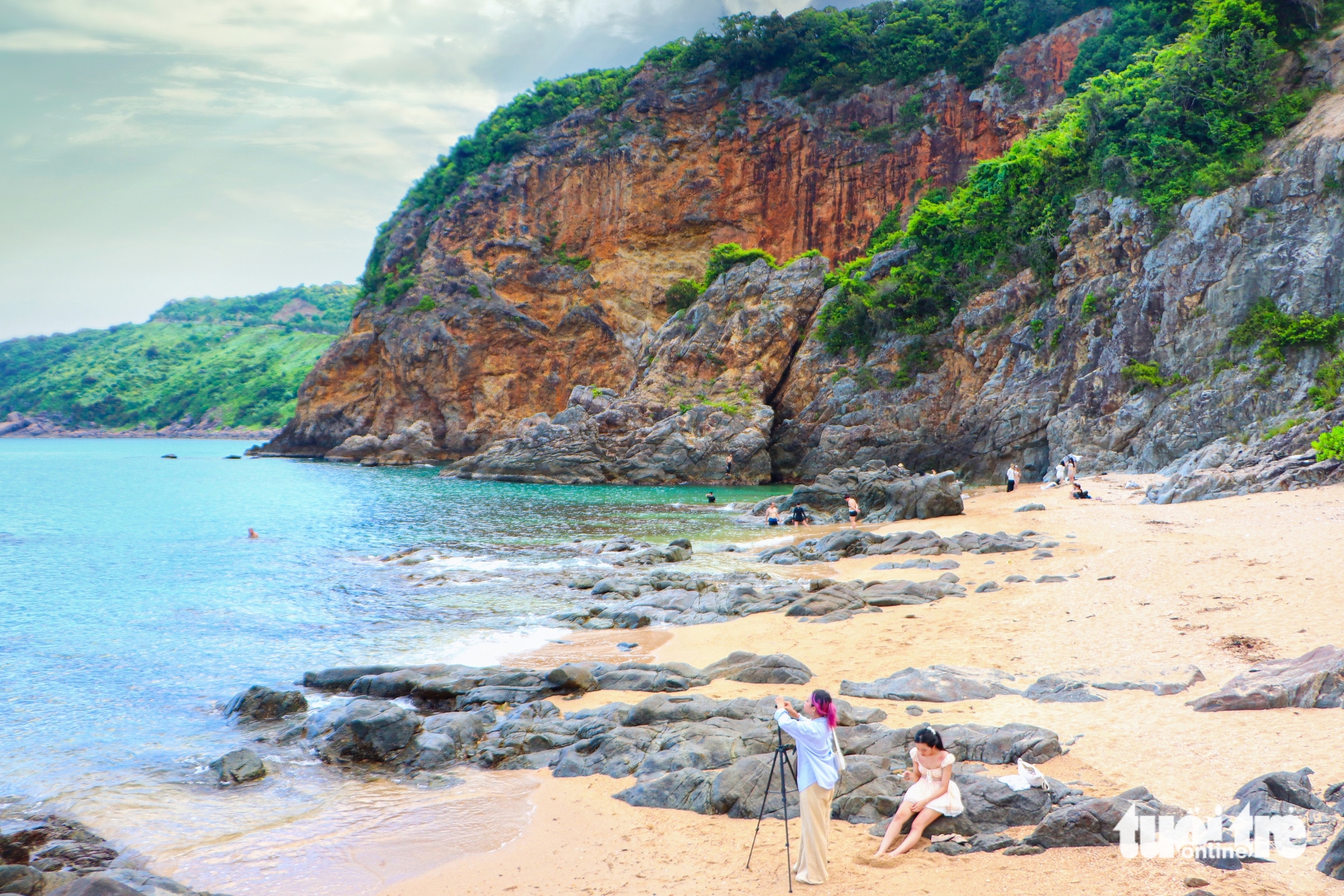 Da Nang’s hidden cove lures adventurous travelers to Son Tra Peninsula- Ảnh 1. Da Nang’s hidden cove lures adventurous travelers to Son Tra Peninsula- Ảnh 1.