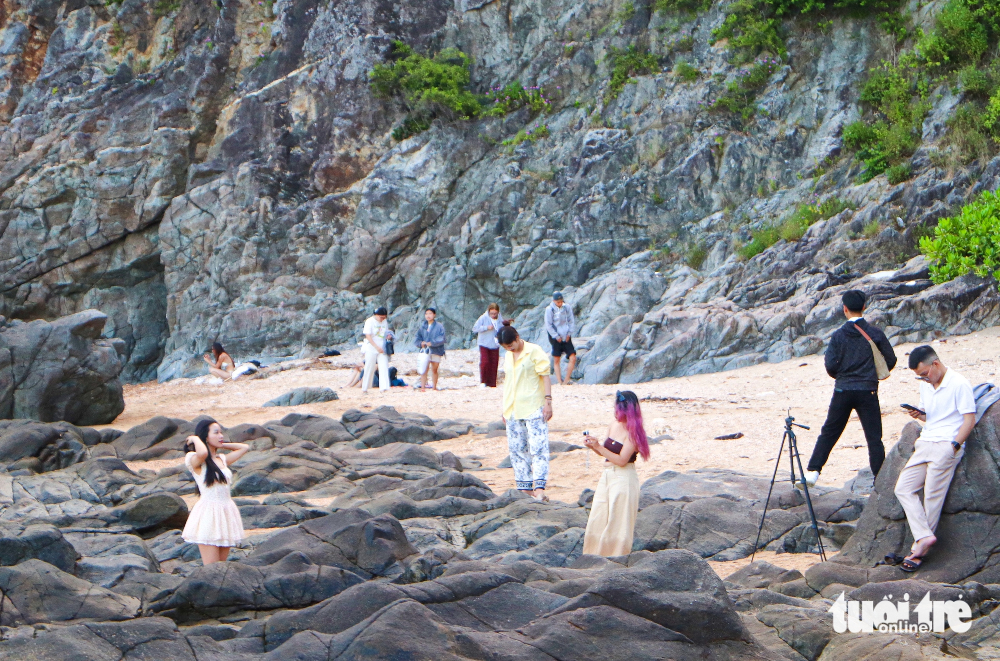 Da Nang’s hidden cove lures adventurous travelers to Son Tra Peninsula- Ảnh 4. Da Nang’s hidden cove lures adventurous travelers to Son Tra Peninsula- Ảnh 4.