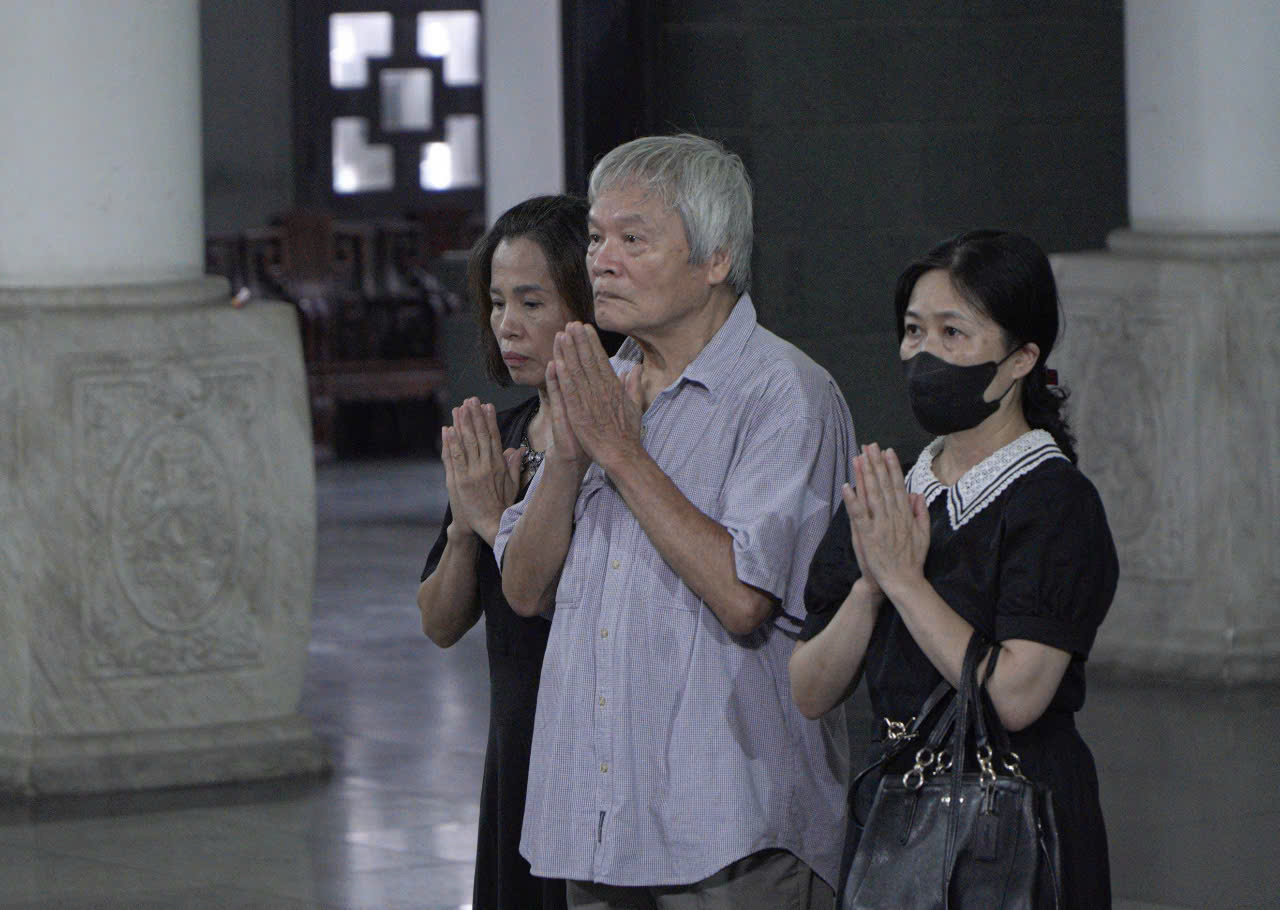 Gia đình, bạn bè yêu thương tiễn biệt họa sĩ Lê Thiết Cương - Ảnh 7. lê thiết cương - Ảnh 7.