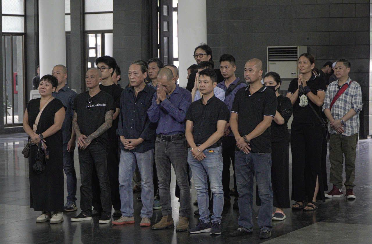 Gia đình, bạn bè yêu thương tiễn biệt họa sĩ Lê Thiết Cương - Ảnh 12. lê thiết cương - Ảnh 12.