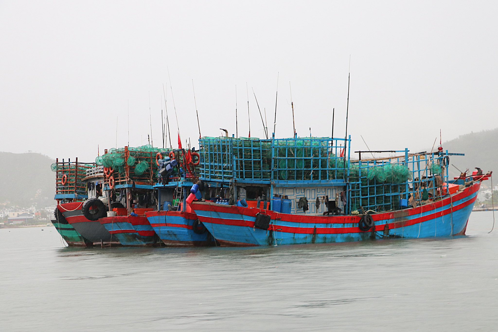Bão số 3 cách Quảng Ninh 220km, khả năng mạnh thêm 1-2 cấp trên vịnh Bắc Bộ - Ảnh 3.
