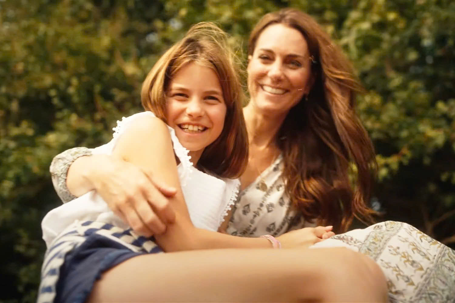 Những lần diện đồ đôi của mẹ con Công nương Kate Middleton và Công chúa Charlotte. - Ảnh 1. Kate Middleton - Ảnh 1.