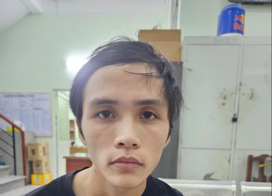 Công an TP.HCM bắt nam thanh niên giật hơn 100 tờ vé số của người khuyết tật- Ảnh 2.