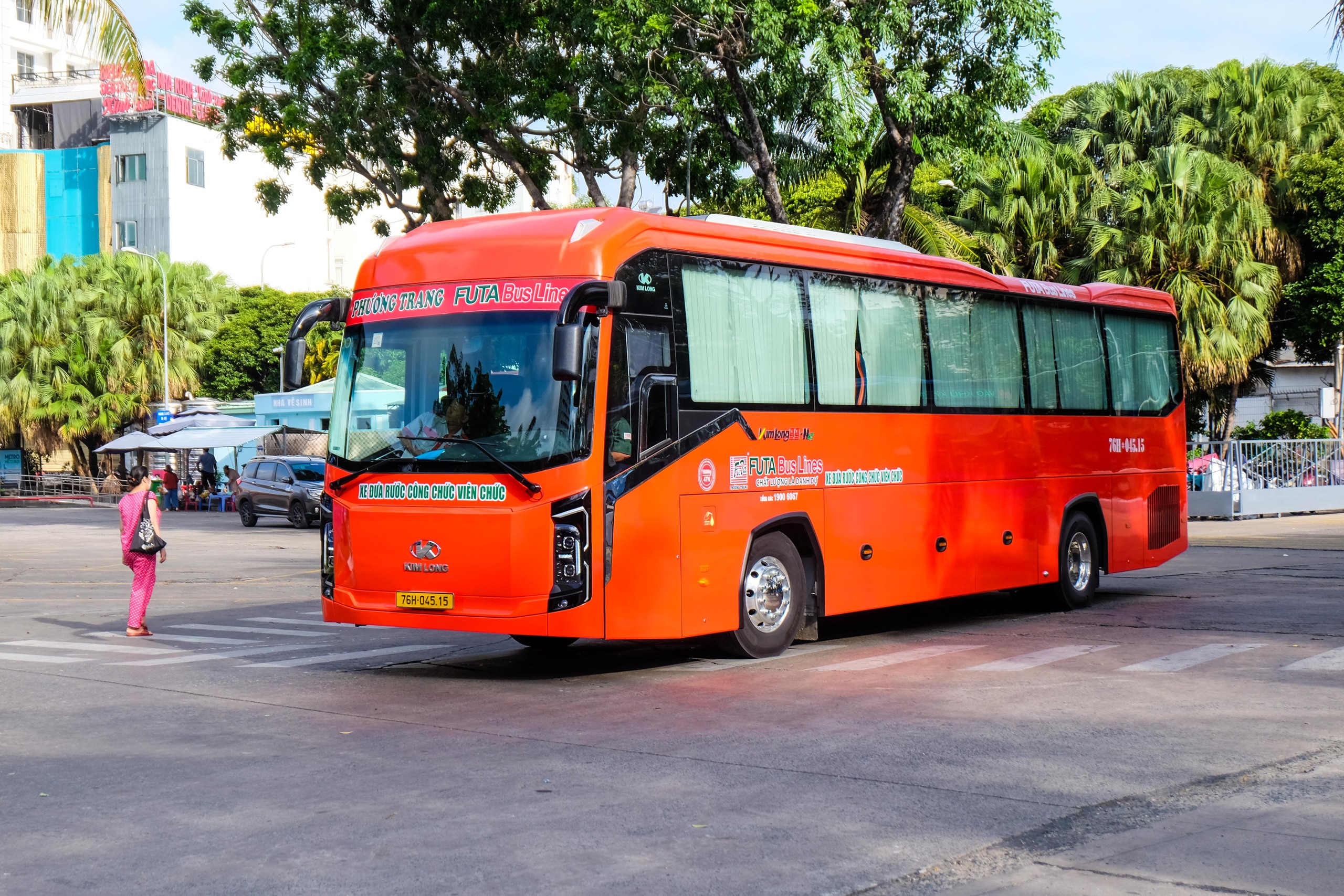 Hơn 5.000 lượt cán bộ đi xe đưa rước miễn phí đến trung tâm TP.HCM làm việc - Ảnh 1.