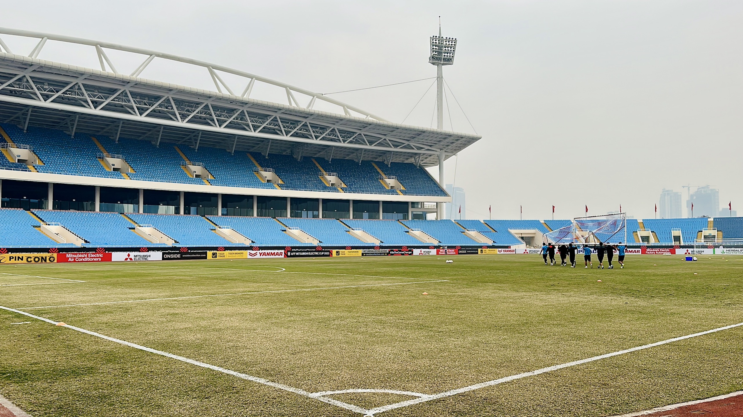 Việt Nam muốn đăng cai World Cup: Lo phát triển kinh tế trước khi xây sân vận động xứng tầm? - Ảnh 2.