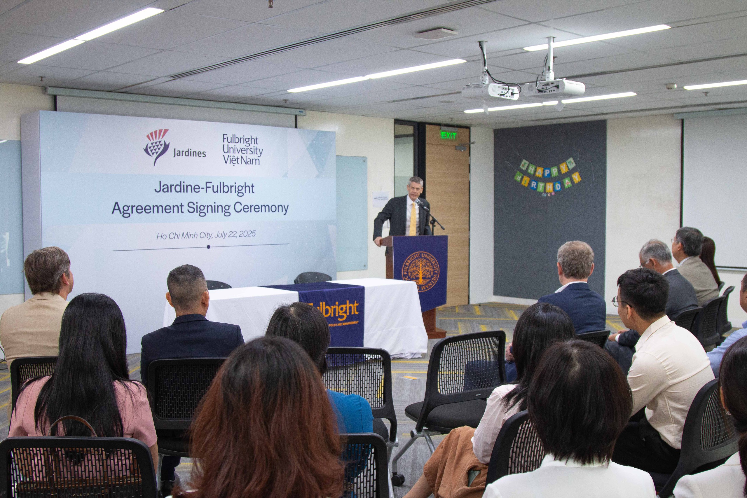Học bổng Jardine lần đầu đến Việt Nam, hợp tác chiến lược cùng Fulbright - Ảnh 1.