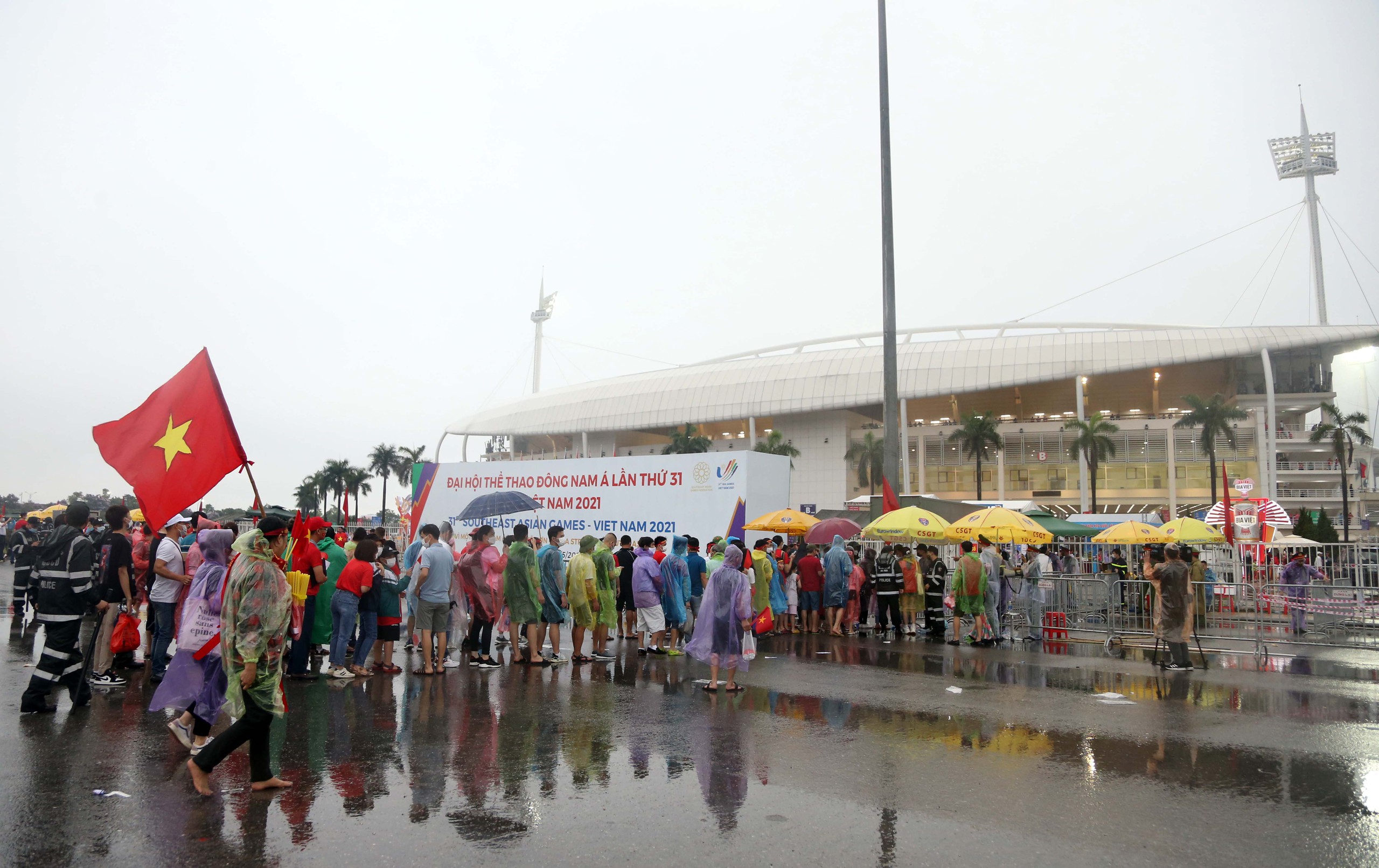 Việt Nam muốn đăng cai World Cup: Lo phát triển kinh tế trước khi xây sân vận động xứng tầm? - Ảnh 5.