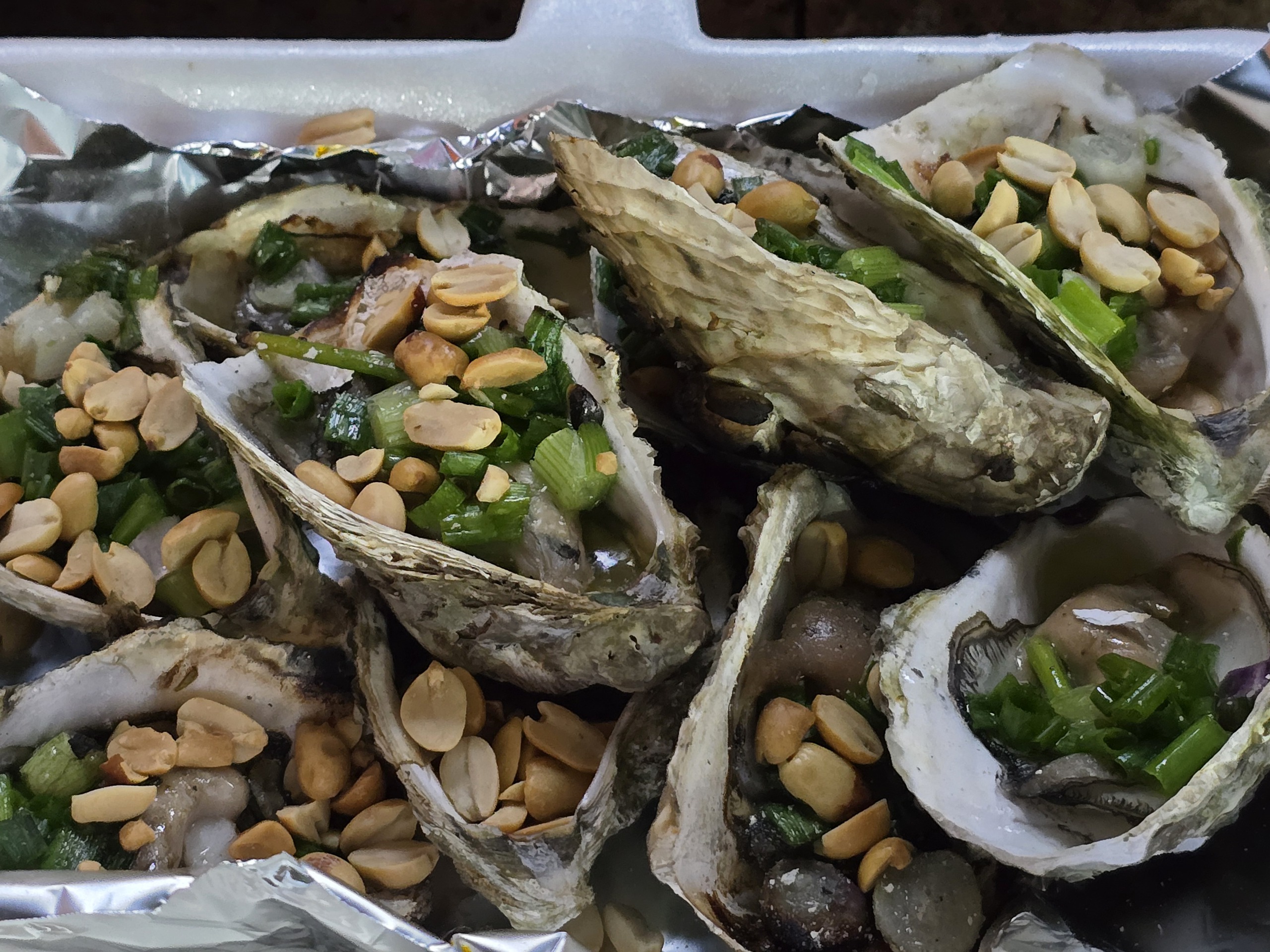 Smoke billows at Xom Luoi Market in Vung Tau, you can find any seafood you want - Photo 5. chợ Xóm Lưới - Ảnh 5.