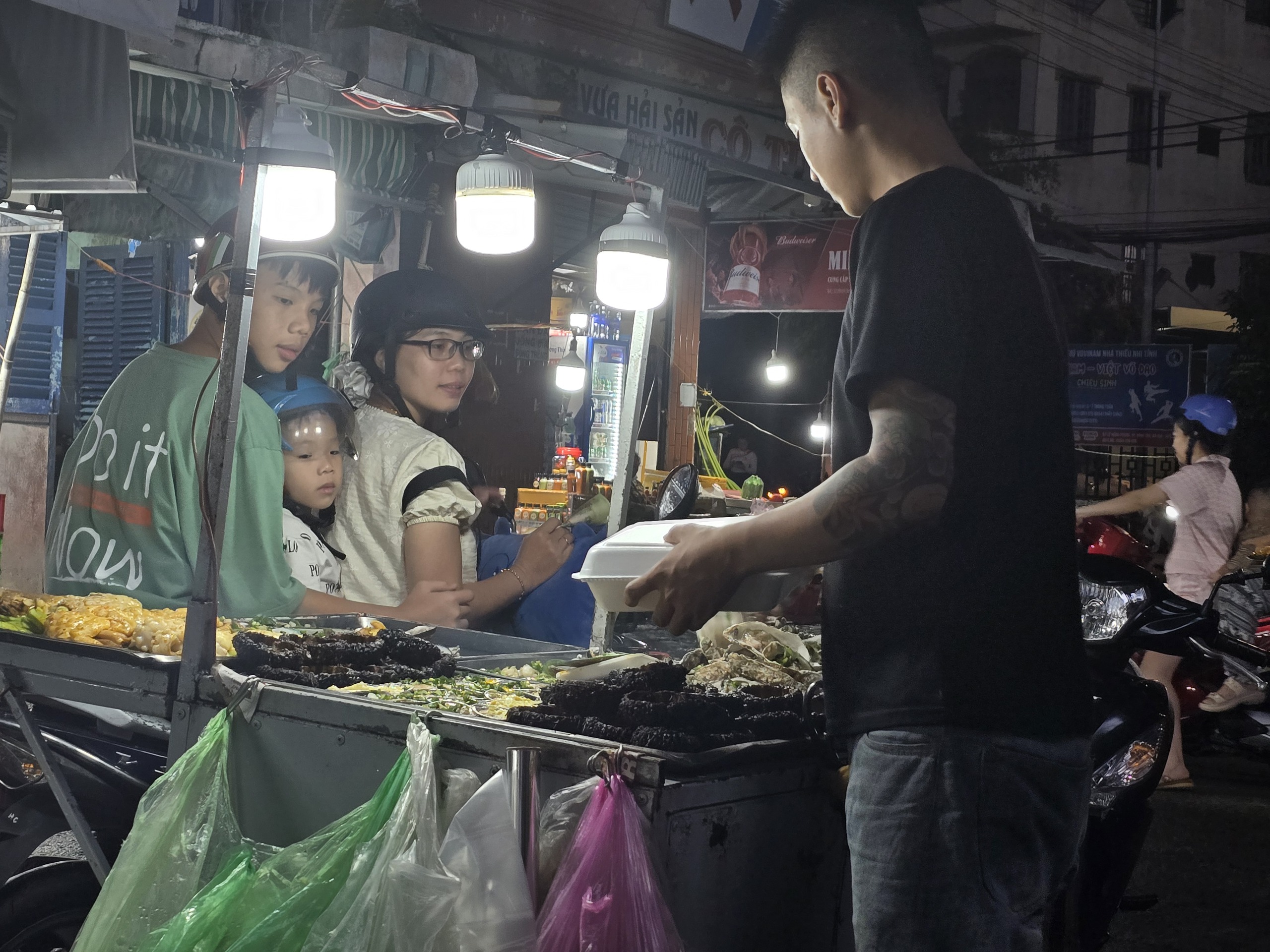 chợ Xóm Lưới - Ảnh 1.