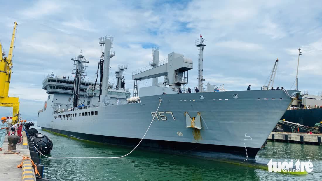 Ins Shakti 3 Indian Navy warships dock in Da Nang for official visit