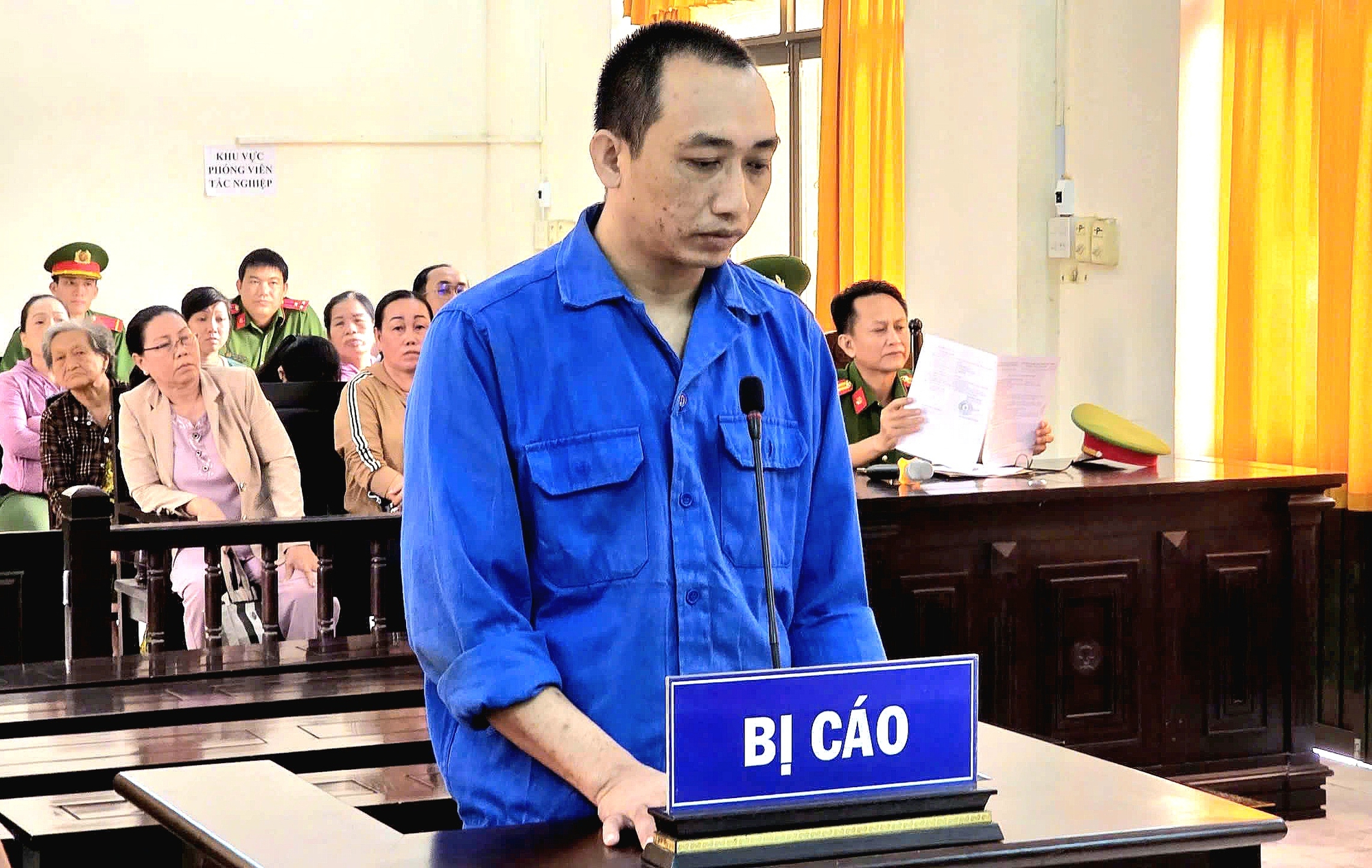 Phạt 18 năm tù vì chém nhiều nhát làm anh vợ tử vong - Ảnh 1.
