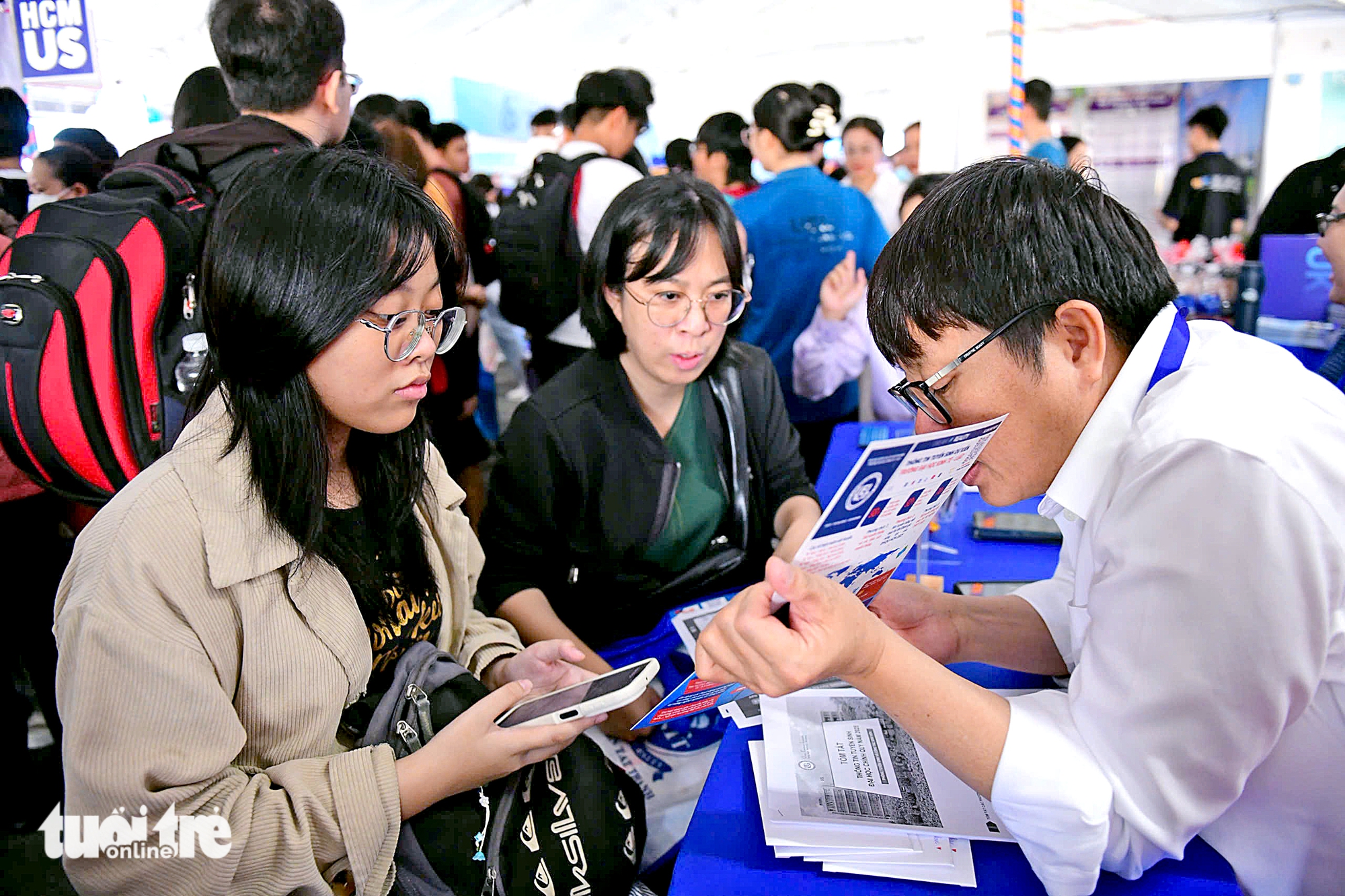 Trường đại học lên tiếng gỡ rối bách phân vị quy đổi điểm xét tuyển - Ảnh 1.