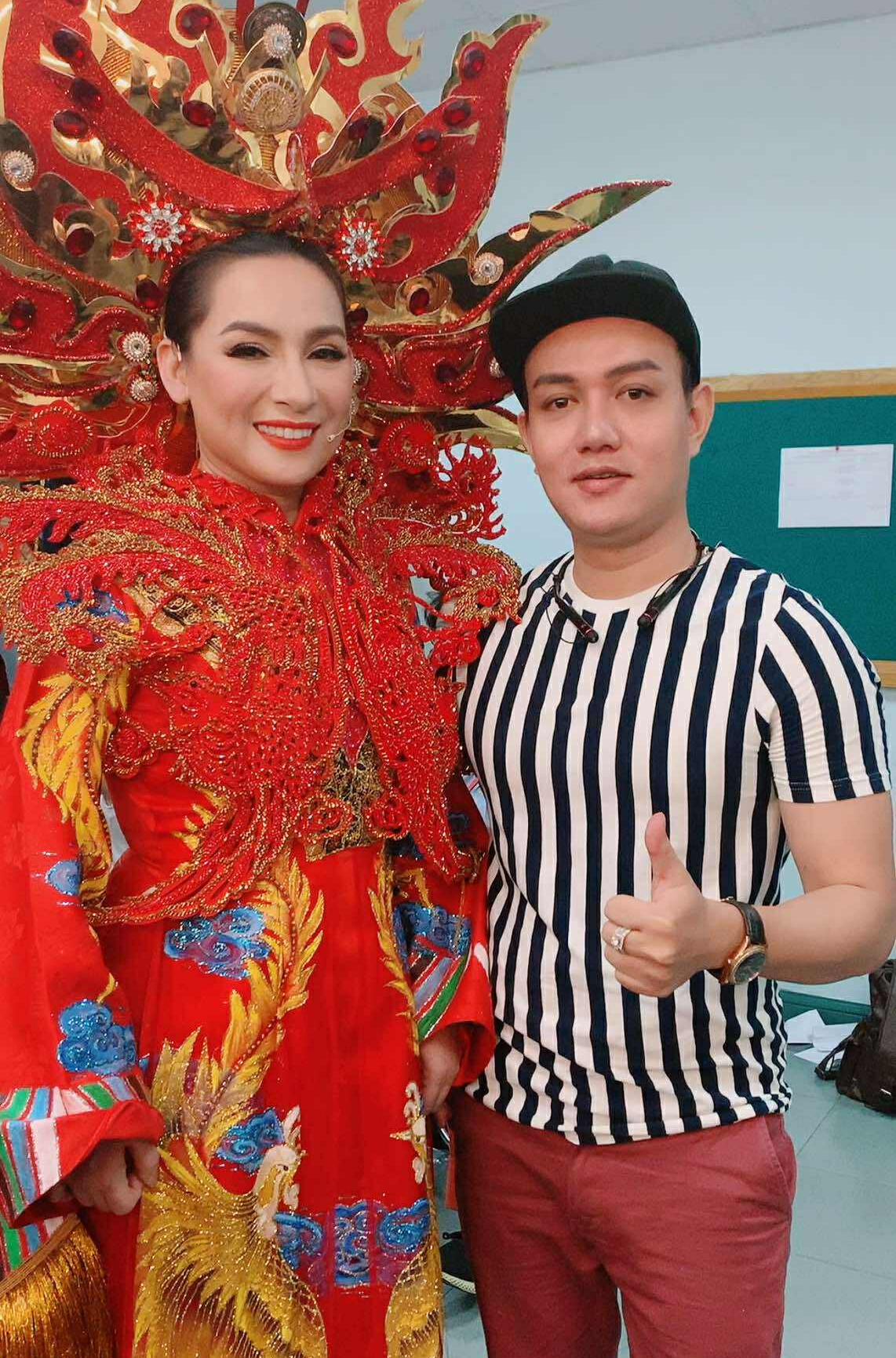 Ngắm áo dài của cố ca sĩ Phi Nhung tại Vietnam Heritage Áo dài Fest - Ảnh 1. áo dài - Ảnh 1.