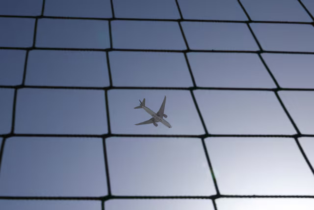 Australian women win right to sue Qatar Airways over forced strip-searches - Ảnh 1.