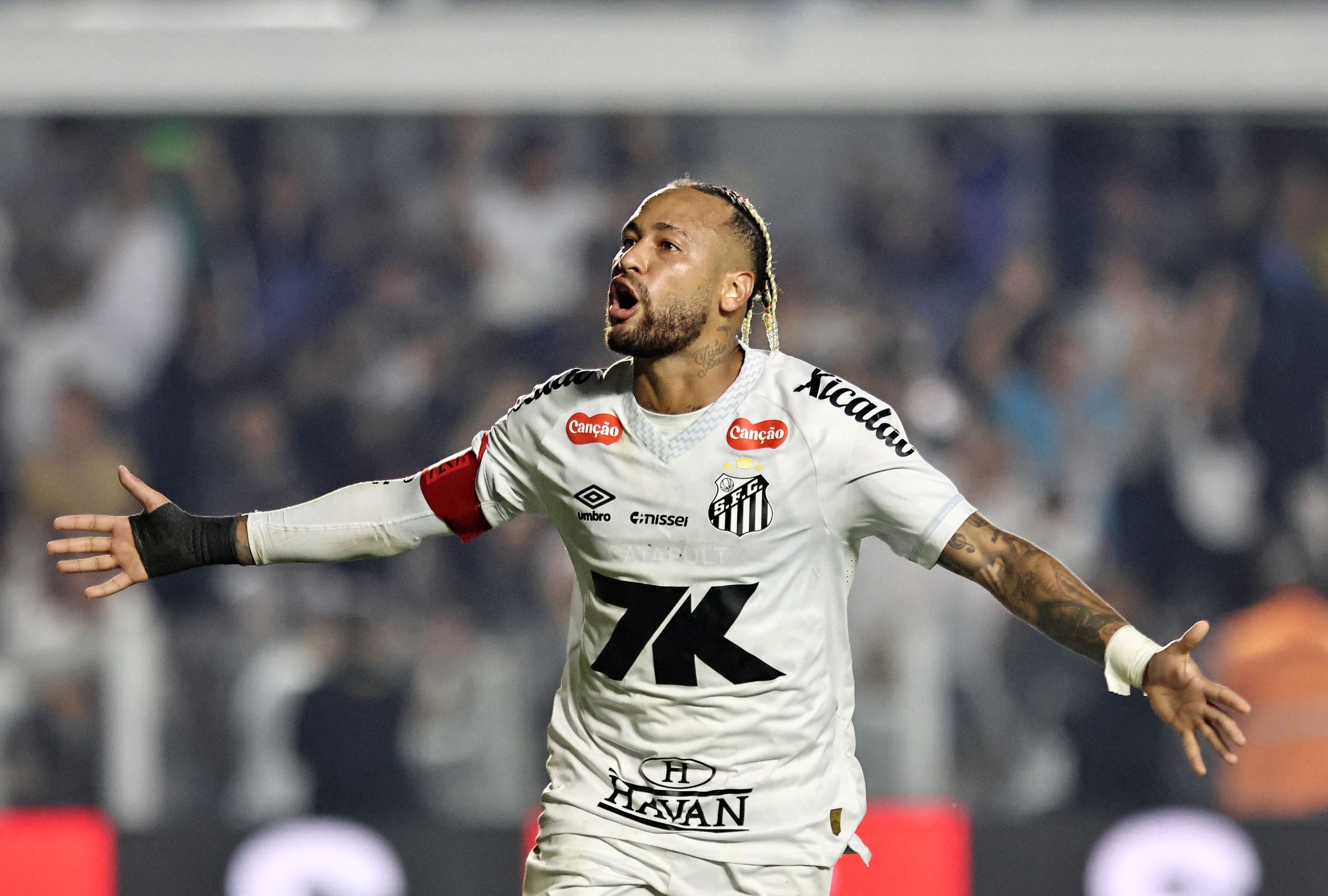 Neymar viết thư xin lỗi vì chửi mắng cổ động viên ngay trên sân - Ảnh 1.