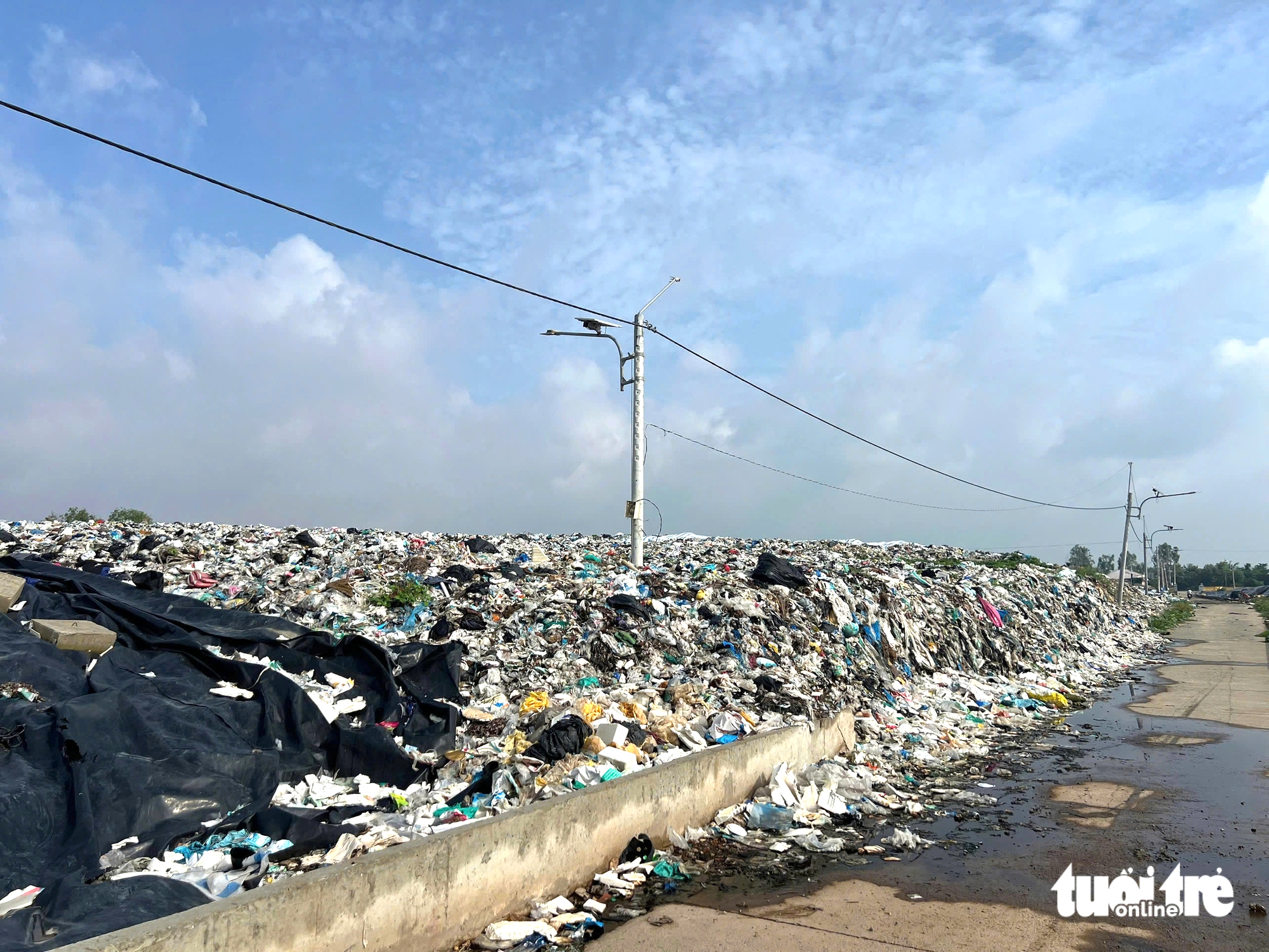 Vụ chặn xe bãi rác An Hiệp vì gây ô nhiễm môi trường: Tạm dừng thu gom ...