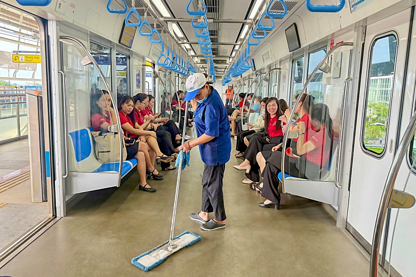 Cán bộ, nhân viên truyền thông Agribank trải nghiệm chụp ảnh trên tàu metro số 1 - Ảnh 7. Agribank - Ảnh 13.