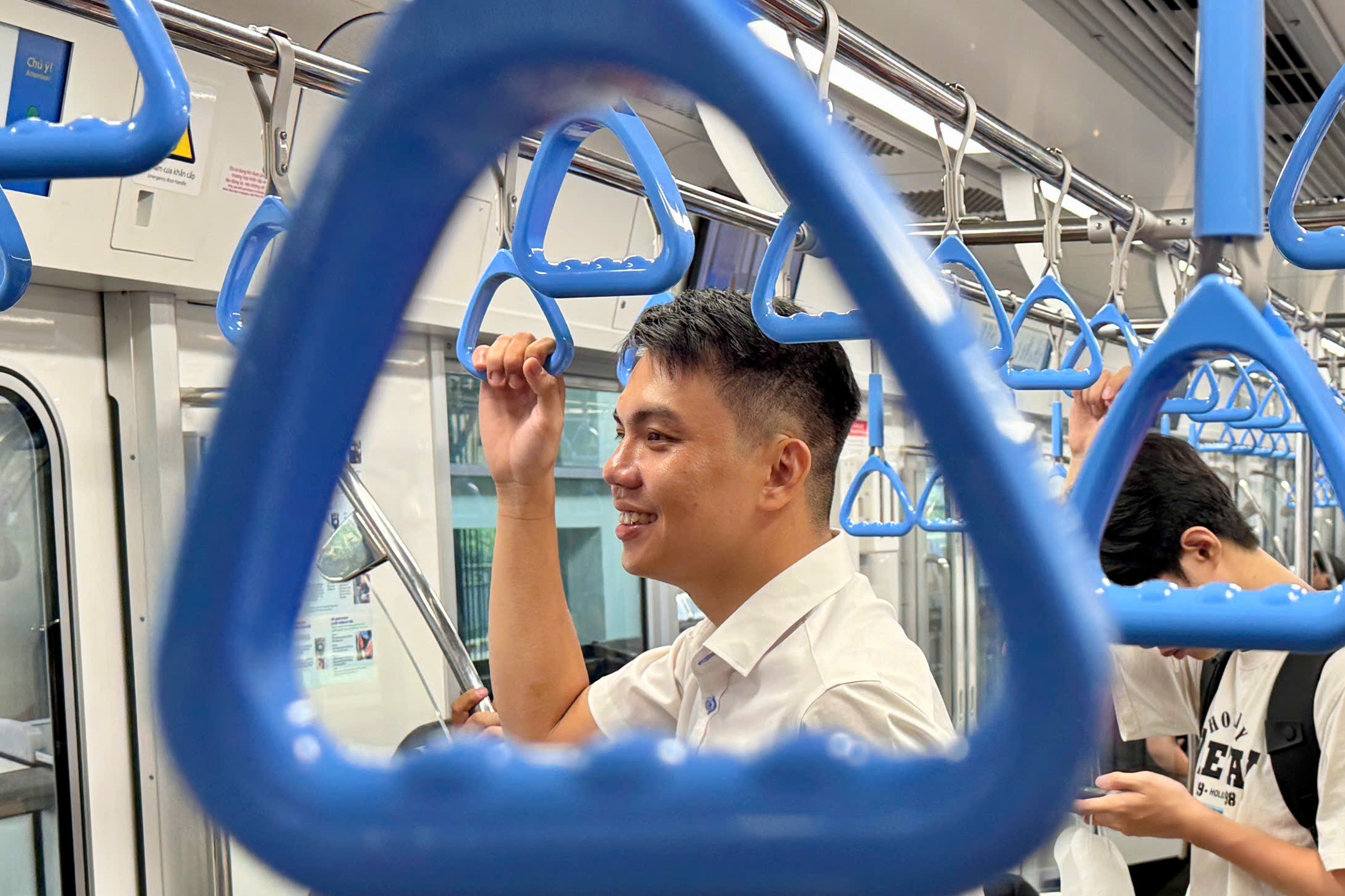 Cán bộ, nhân viên truyền thông Agribank trải nghiệm chụp ảnh trên tàu metro số 1 - Ảnh 10. Agribank - Ảnh 16.