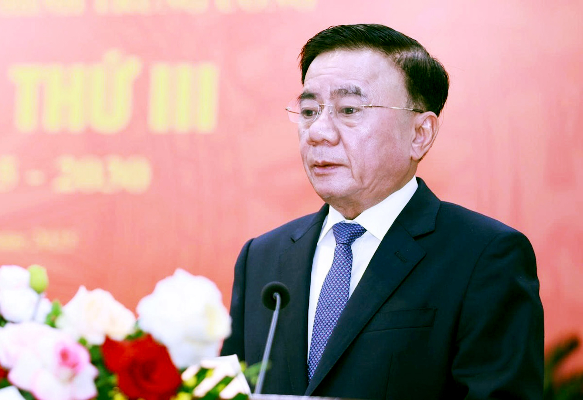 Bộ Chính trị, Ban Bí thư nghiêm túc phê bình các địa phương chậm kiện toàn nhân sự chủ chốt cấp xã - Ảnh 1.