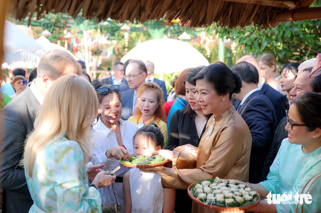 Vietnam culture festival opens for 1st time at Moscow’s iconic Red Square  - Ảnh 1.