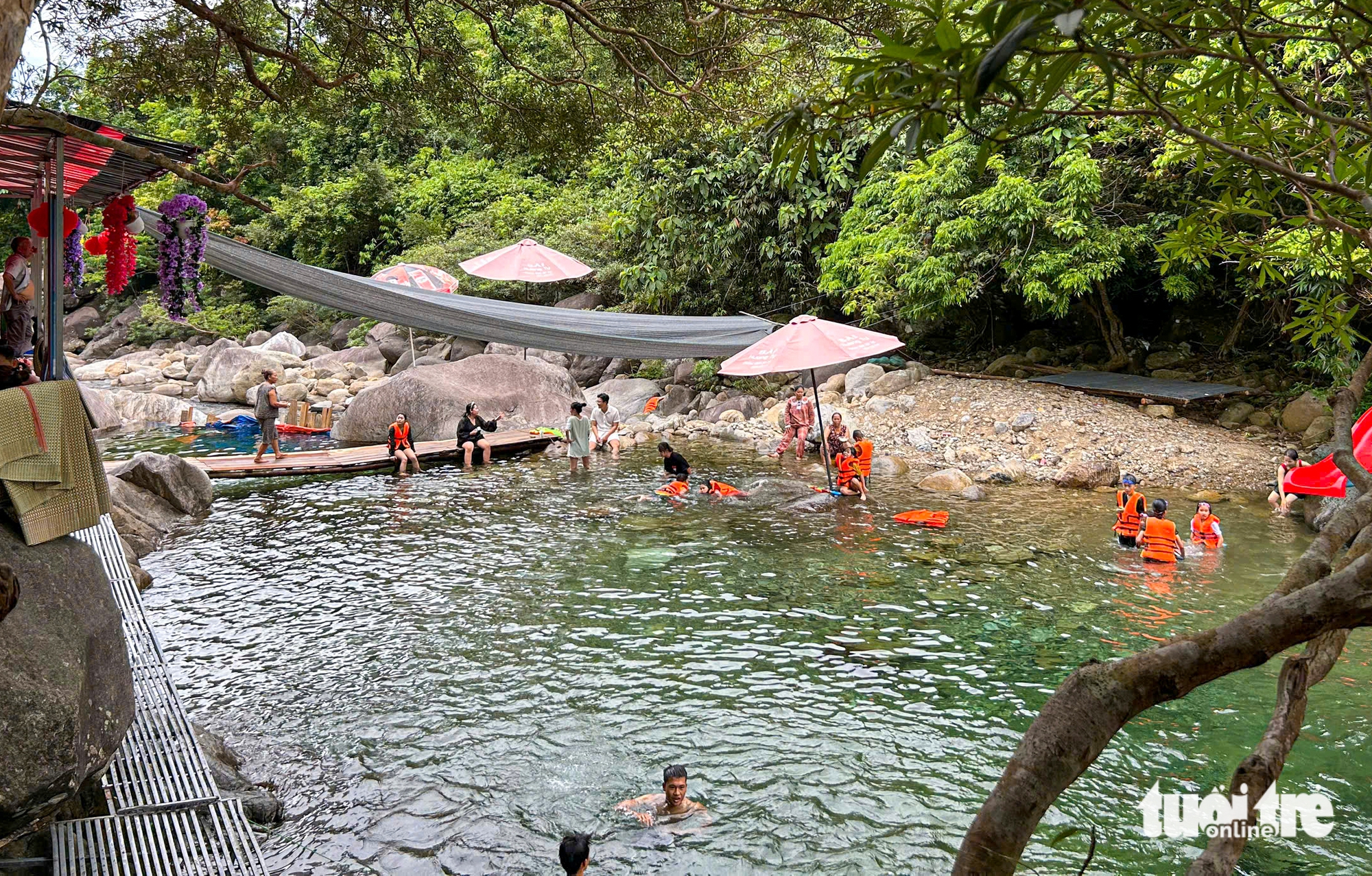 Dừng bán vé, khai thác bãi tắm tại khu du lịch sinh thái hoạt động không phép ở Huế - Ảnh 3.