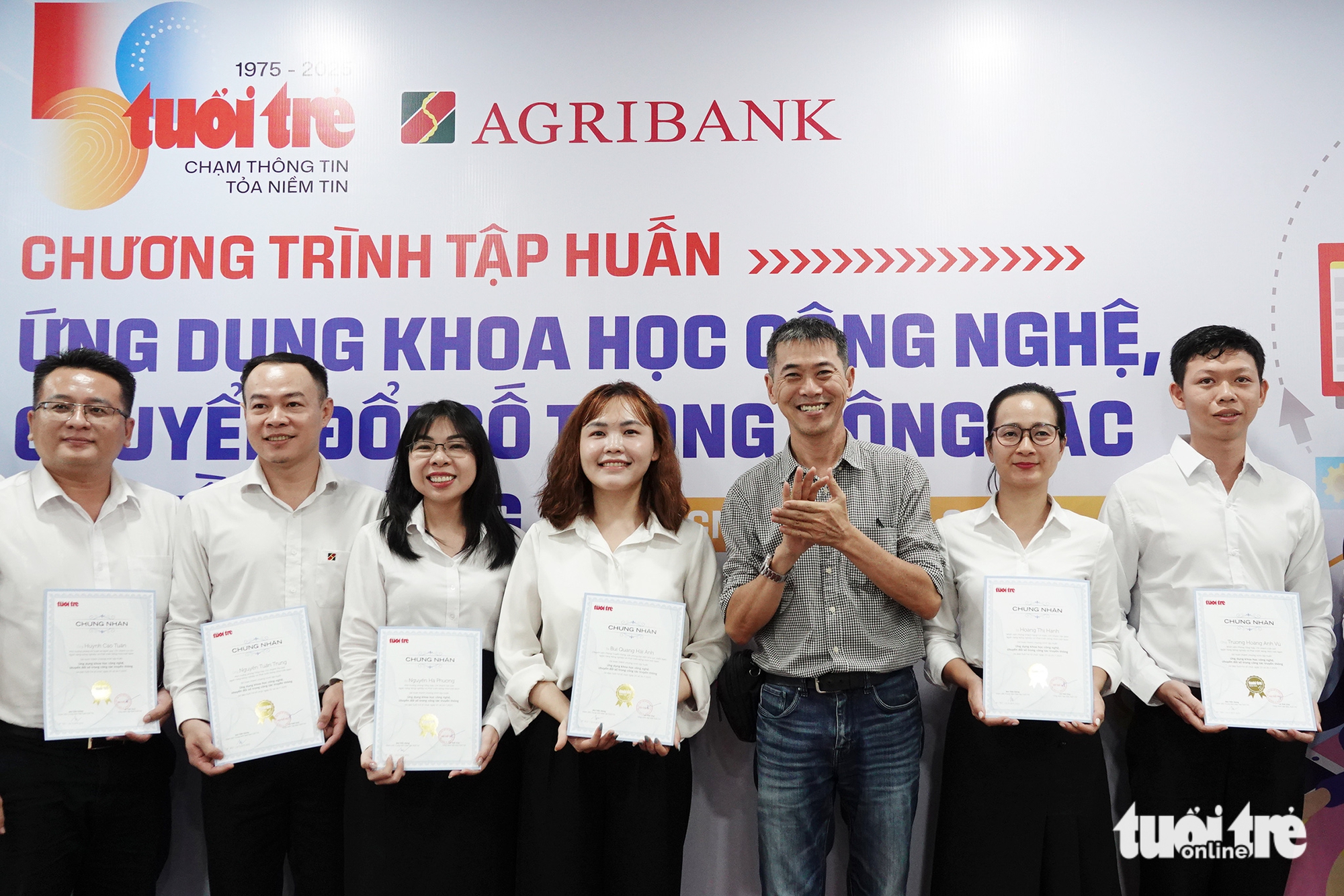 Imej mengagumkan kursus latihan kakitangan komunikasi Agribank di akhbar Tuoi Tre - Foto 2. Agribank - Ảnh 2.