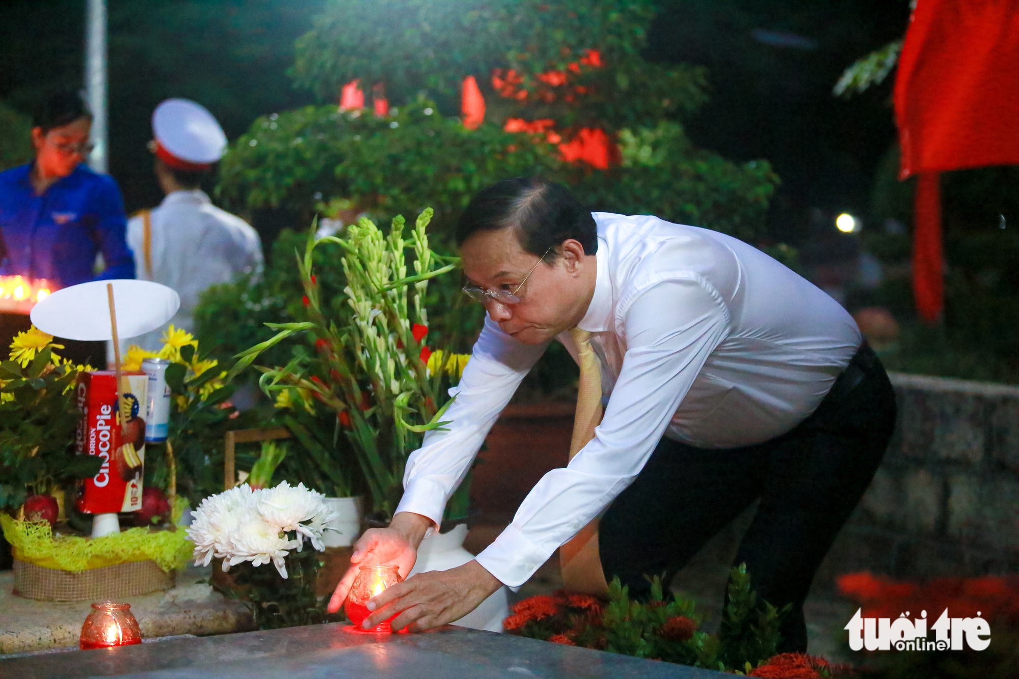 Bí thư Nguyễn Văn Nên cùng đoàn lãnh đạo TP.HCM dâng hương, thắp nến tri ân tại Côn Đảo - Ảnh 9.