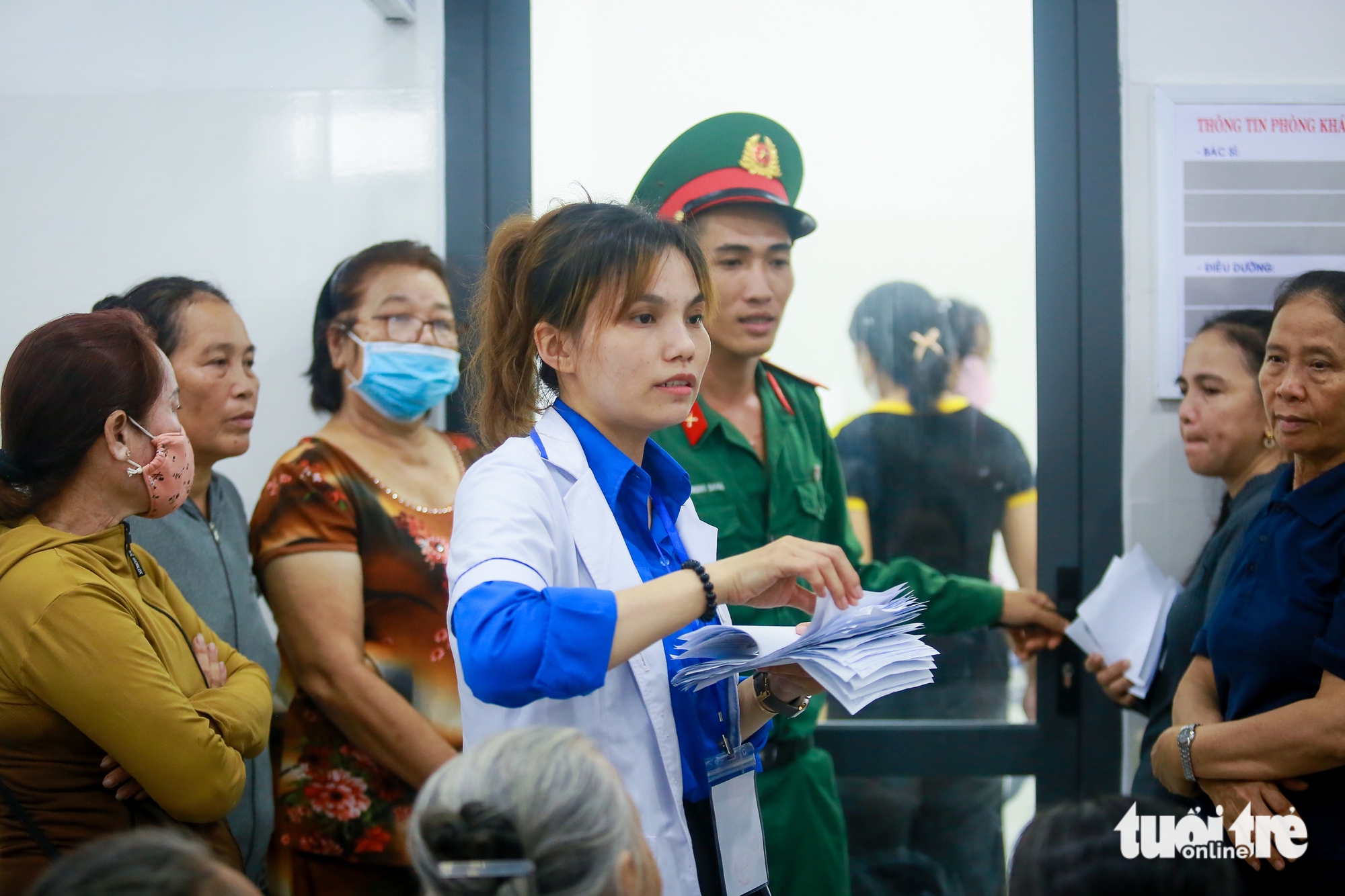 Bác sĩ trẻ mang y tế chuyên sâu đến gần hơn với người dân Côn Đảo- Ảnh 6. Bác sĩ trẻ mang y tế chuyên sâu đến gần hơn với người dân Côn Đảo - Ảnh 5.