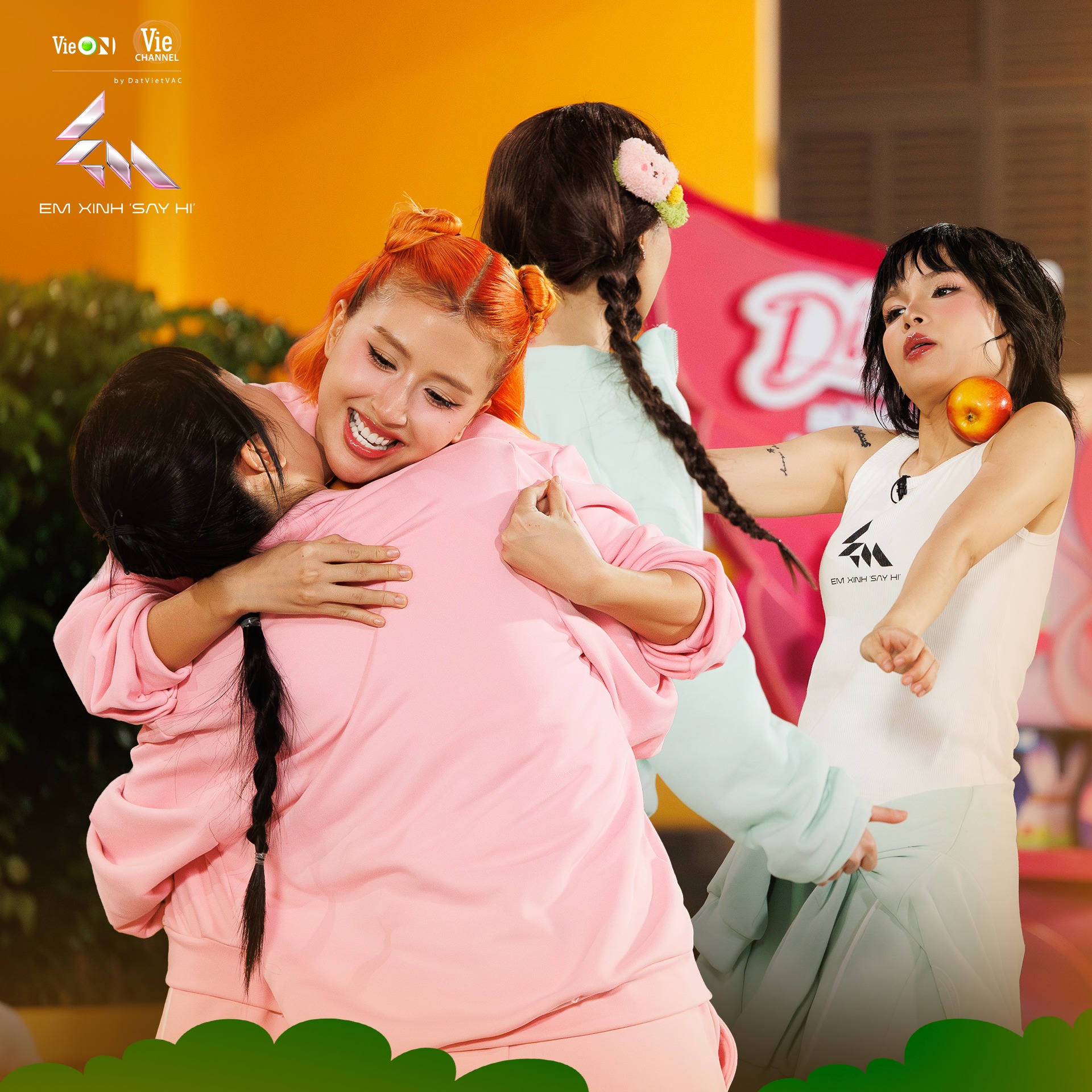 Em xinh say hi tập 9: Bích Phương bị các em xinh 'tố' đi chơi với 'bạn Duy Tân'- Ảnh 10.