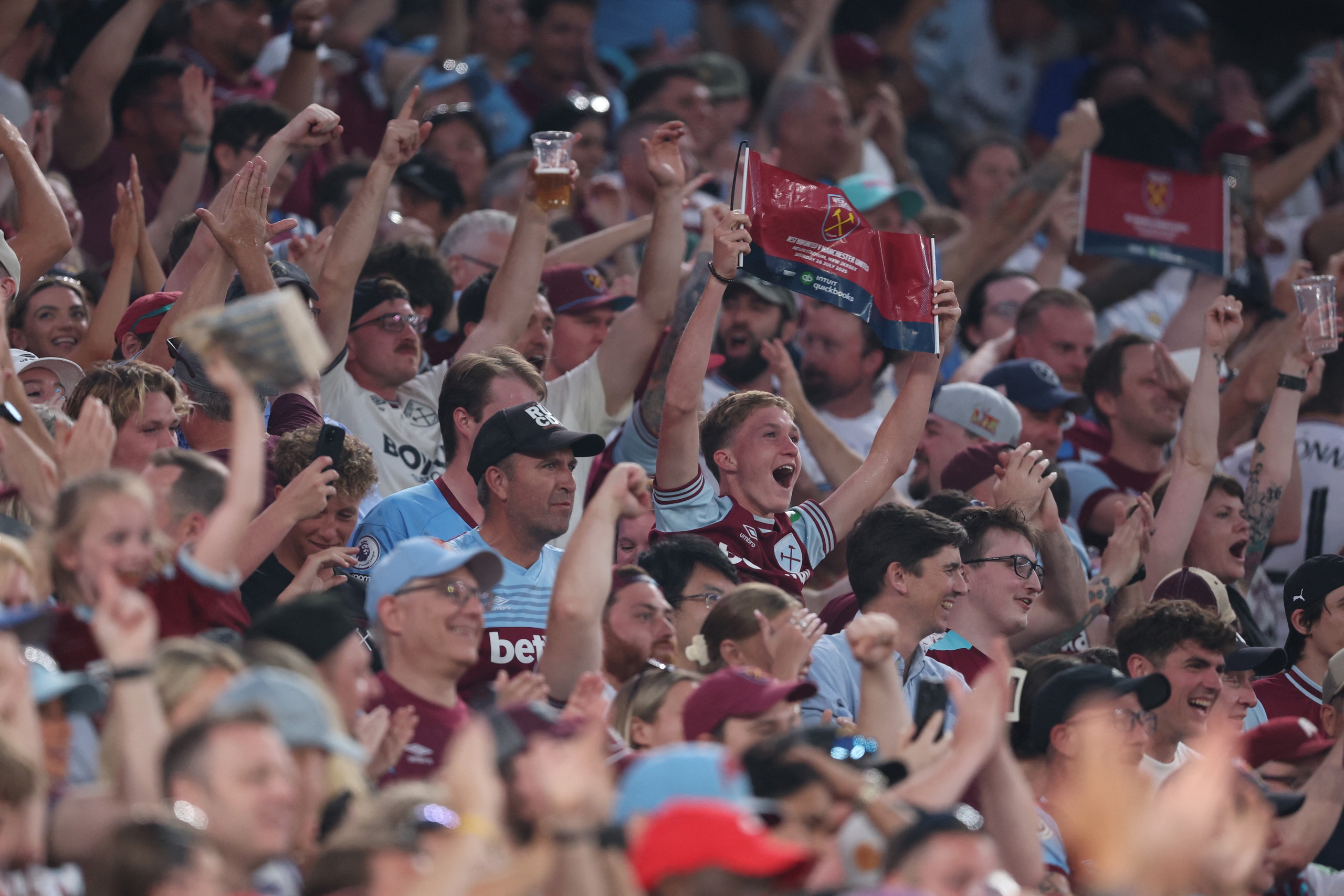 Người Mỹ đi xem Man United đá giao hữu còn đông hơn FIFA Club World Cup - Ảnh 2.