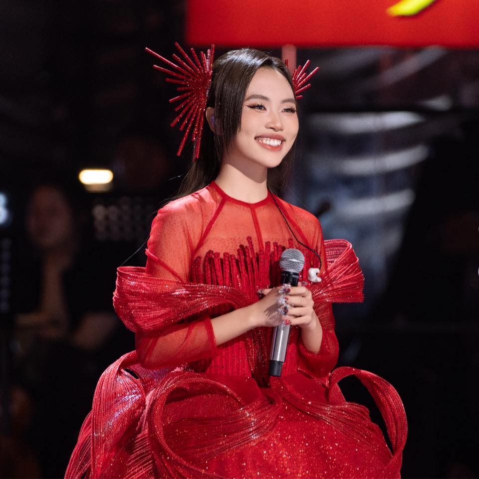 Phương Mỹ Chi hát về chuyện bó đũa: Tình đoàn kết quan trọng hơn thắng thua - Ảnh 1. Phương Mỹ Chi hát về chuyện bó đũa: Tình đoàn kết quan trọng hơn thắng thua - Ảnh 1.