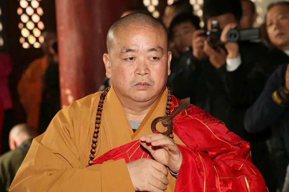 'CEO khoác áo cà sa trụ trì' Thích Vĩnh Tín kéo Thiếu Lâm Tự vào vòng xoáy thế tục ra sao? - Ảnh 2.