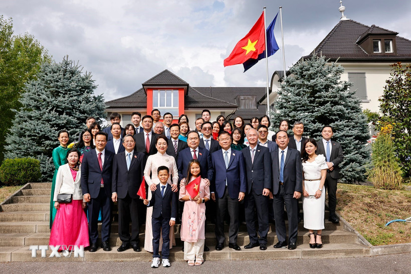 Chủ tịch Quốc hội Trần Thanh Mẫn tới Thụy Sĩ dự Hội nghị các Chủ tịch Quốc hội thế giới - Ảnh 4.