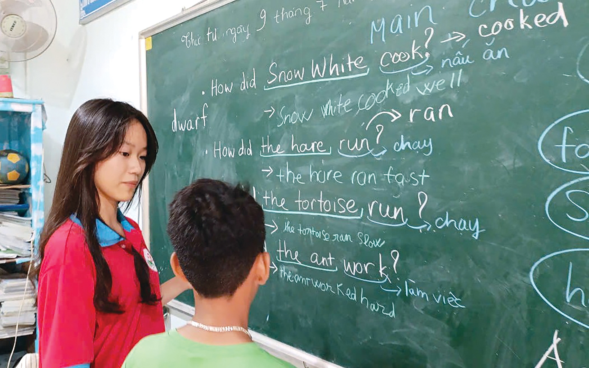 Hoa phượng đỏ Trường THPT Marie Curie ra mắt chuỗi phát thanh Ngàn thanh âm tình nguyện- Ảnh 3.