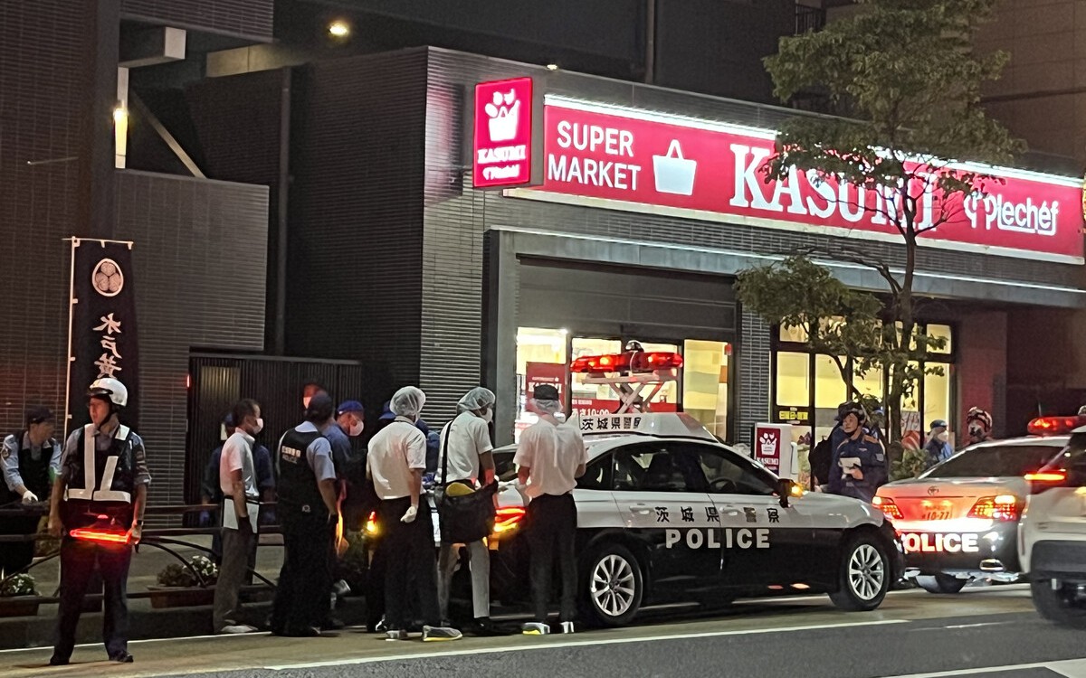 Man arrested after 2 stabbed near Fukuoka dome - Ảnh 2.