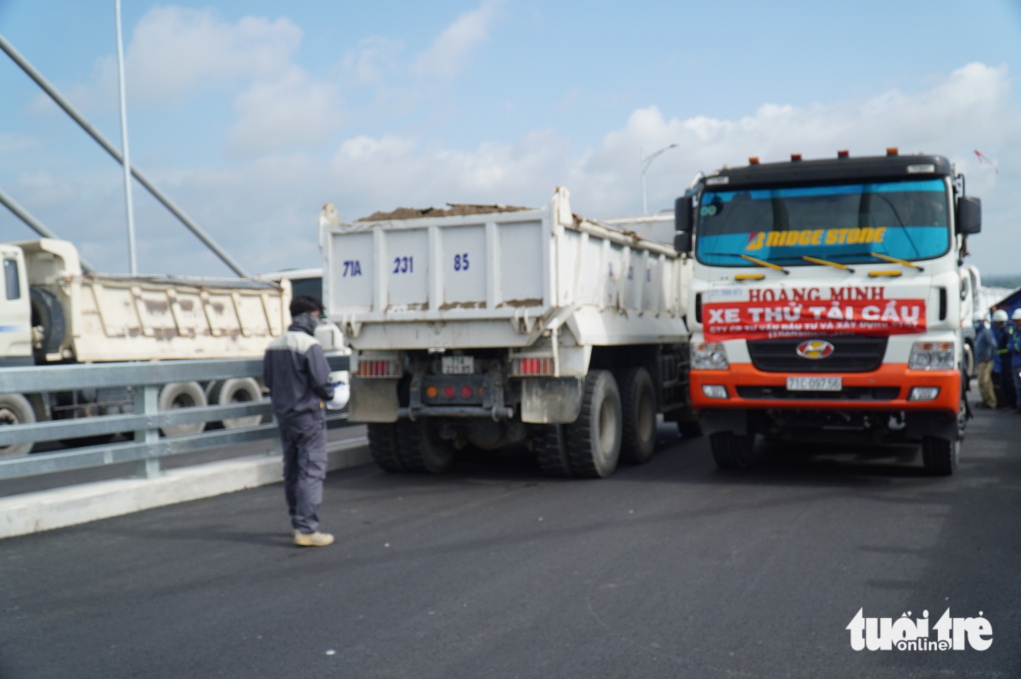 Cầu Rạch Miễu 2 thử tải, hàng chục xe chở đầy hàng chạy qua cầu an toàn - Ảnh 5.