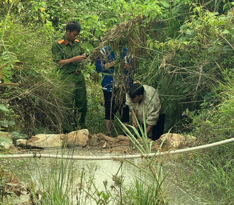 bé gái - Ảnh 1.