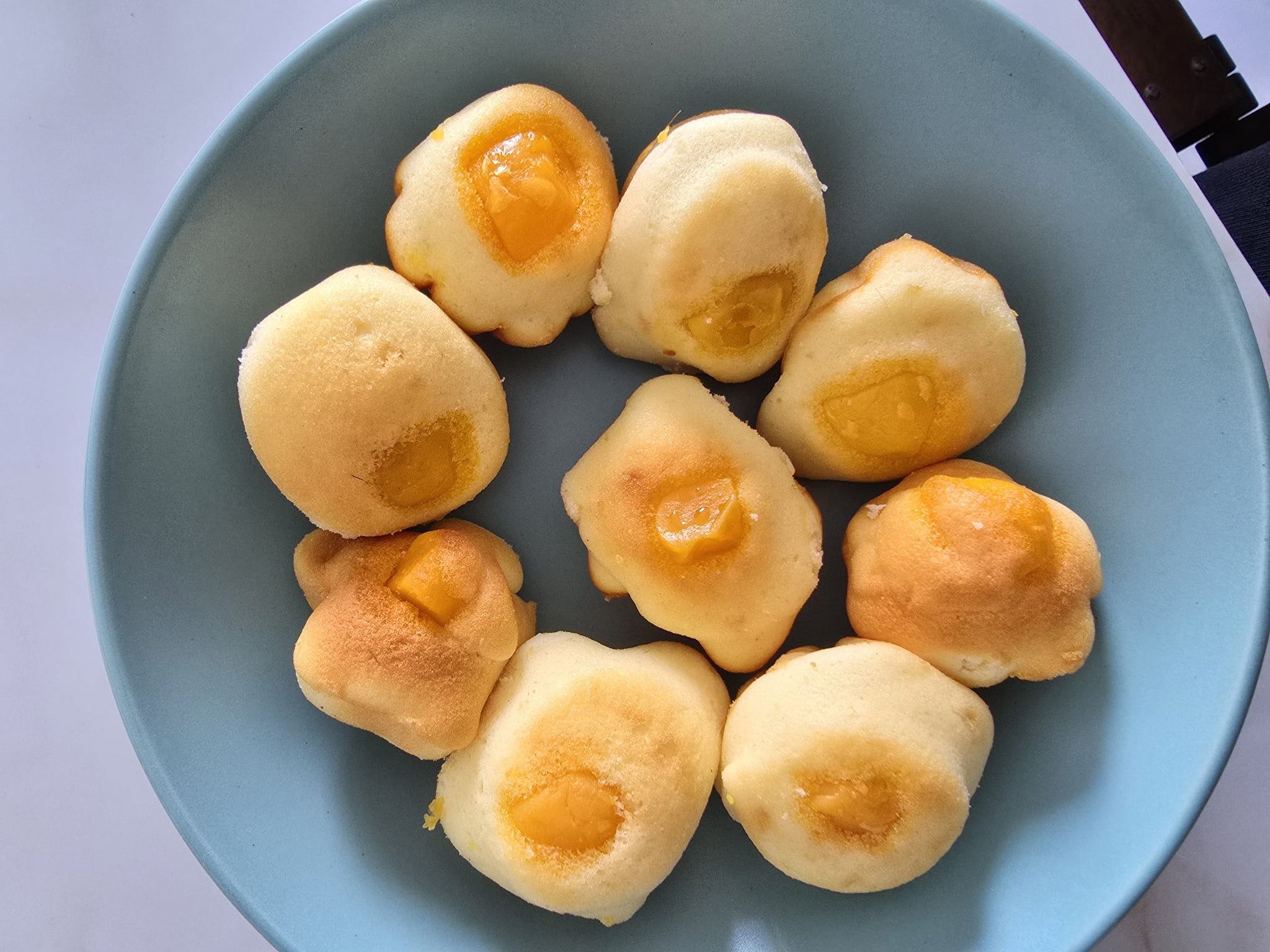 What makes Vung Tau’s salted egg sponge cake so popular?- Ảnh 1. What makes Vung Tau’s salted egg sponge cake so popular?- Ảnh 1.