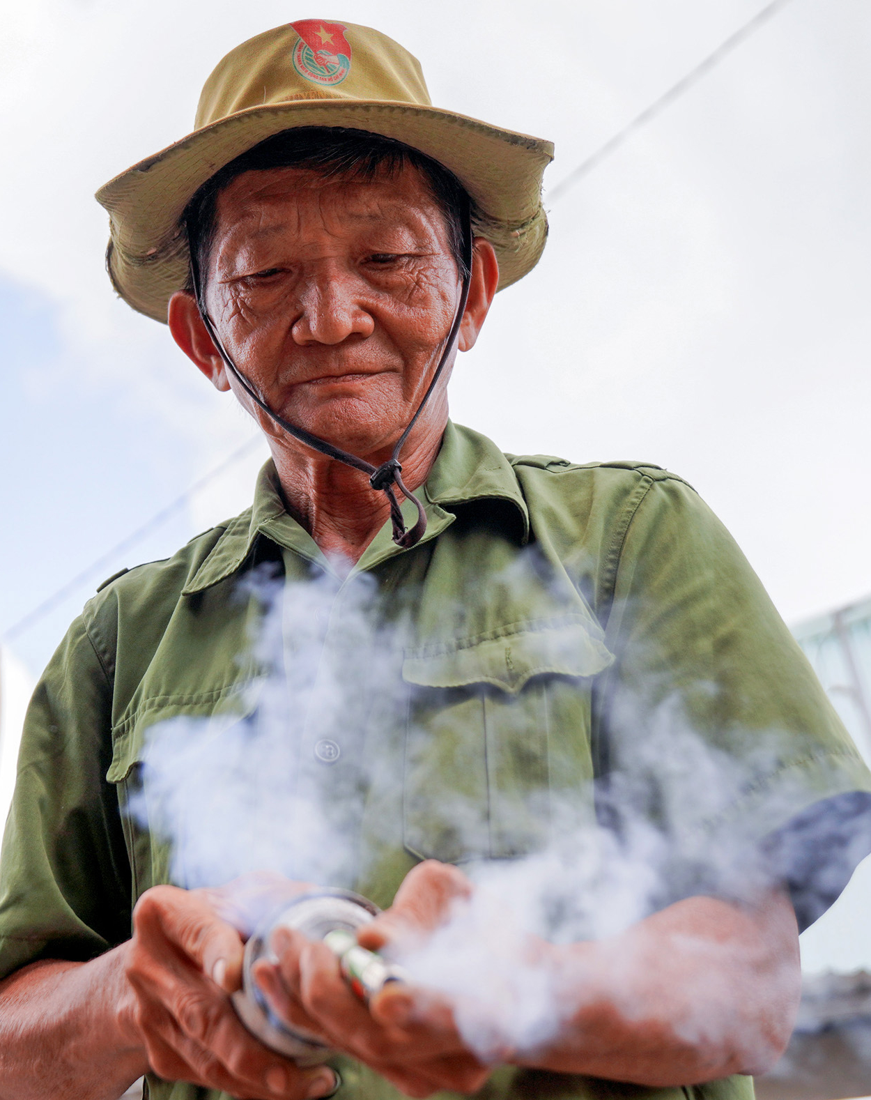 Ho Chi Minh City’s last lighter repairman keeps fading flame alive- Ảnh 1.