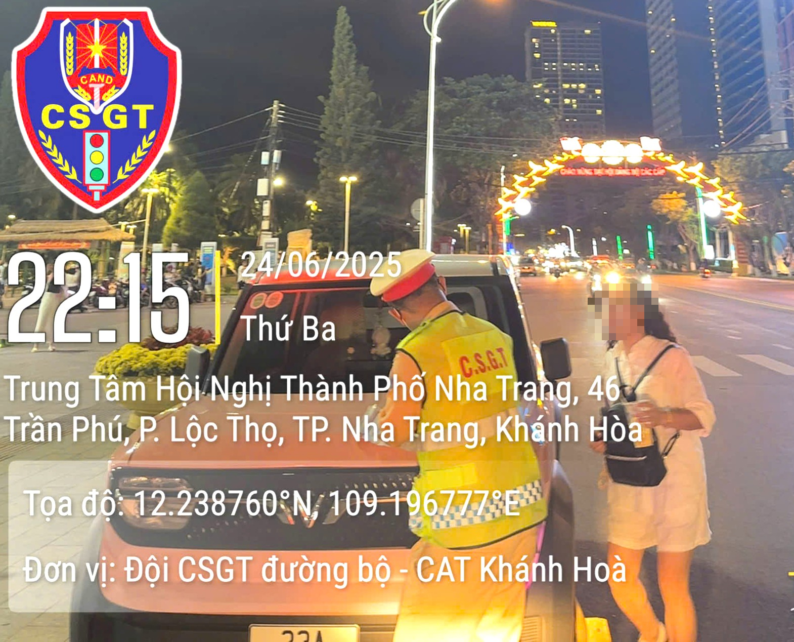 Cảnh sát giao thông lên tiếng vụ 'Cô giáo vùng cao run sợ khi đến Nha Trang' - Ảnh 2. Cảnh sát giao thông lên tiếng vụ 'cô giáo vùng cao run sợ khi đến Nha Trang' - Ảnh 2.