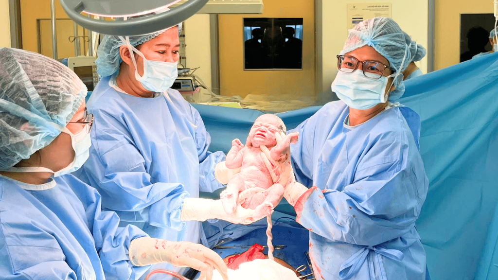 Vượt 'cửa tử' nứt tử cung ở tuần 20 - Hành trình kỳ diệu của thai phụ đến ngày mẹ tròn con vuông - Ảnh 3.