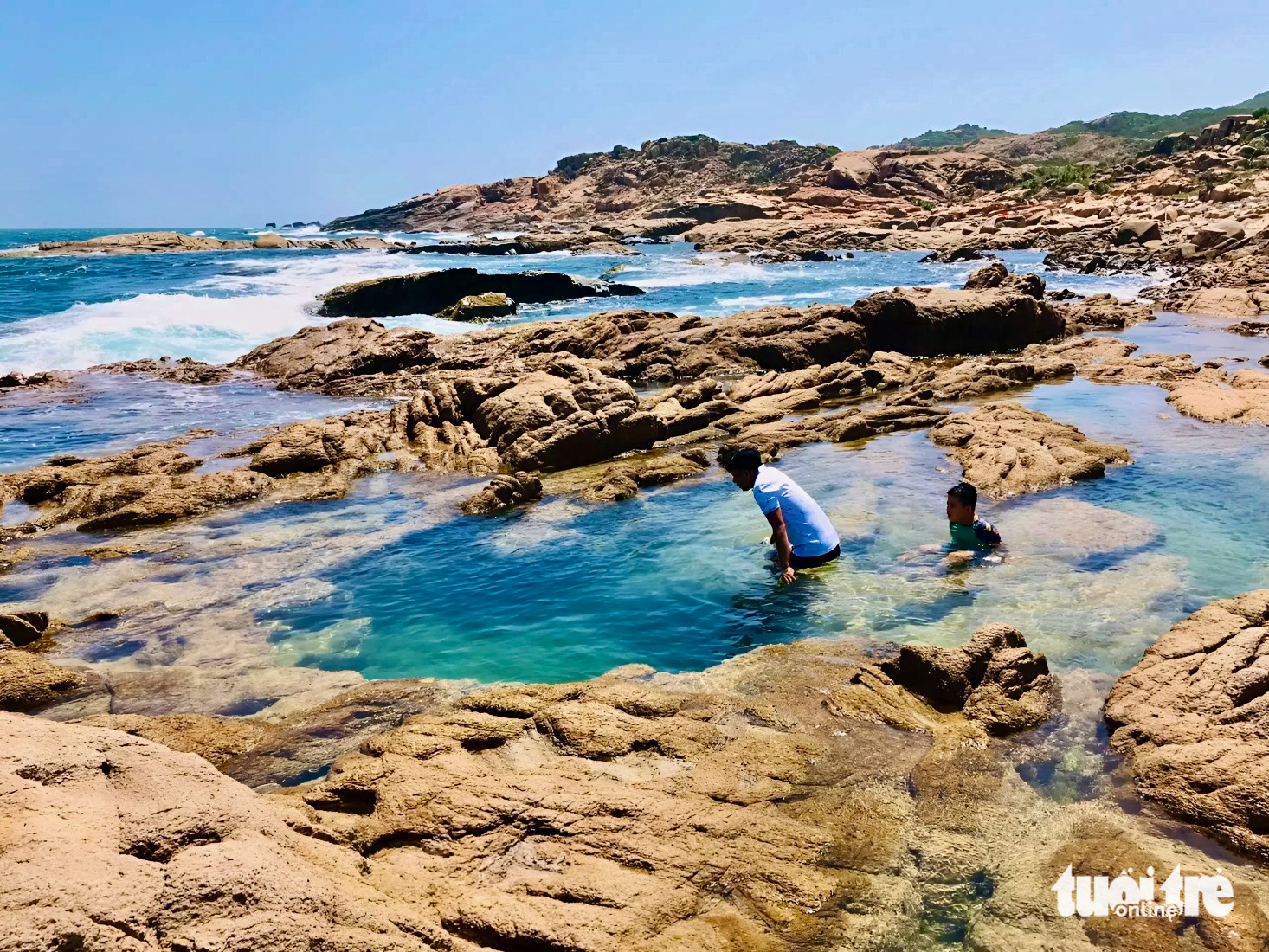 Đắm mình trong 'hồ bơi vô cực' ở biển Đắk Lắk - Ảnh 4.