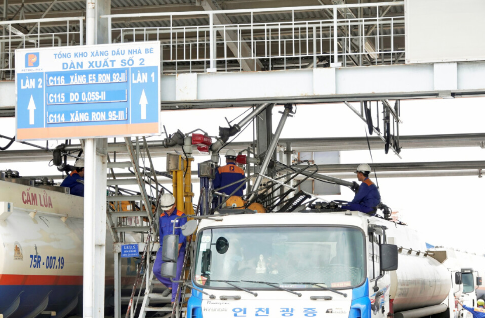 Người dùng vẫn e dè với xăng E10 - Ảnh 1. xăng e10 - Ảnh 1.