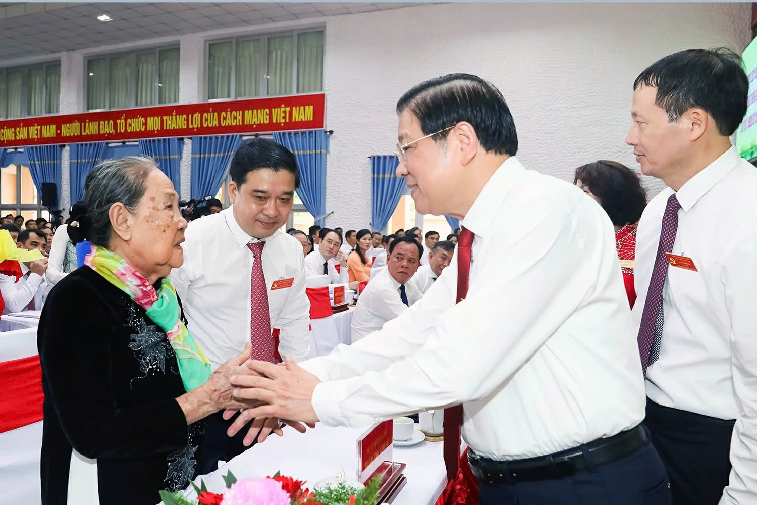 Ông Phan Đình Trạc dự đại hội đại biểu cấp xã đầu tiên ở Đồng Nai sau sáp nhập - Ảnh 1.