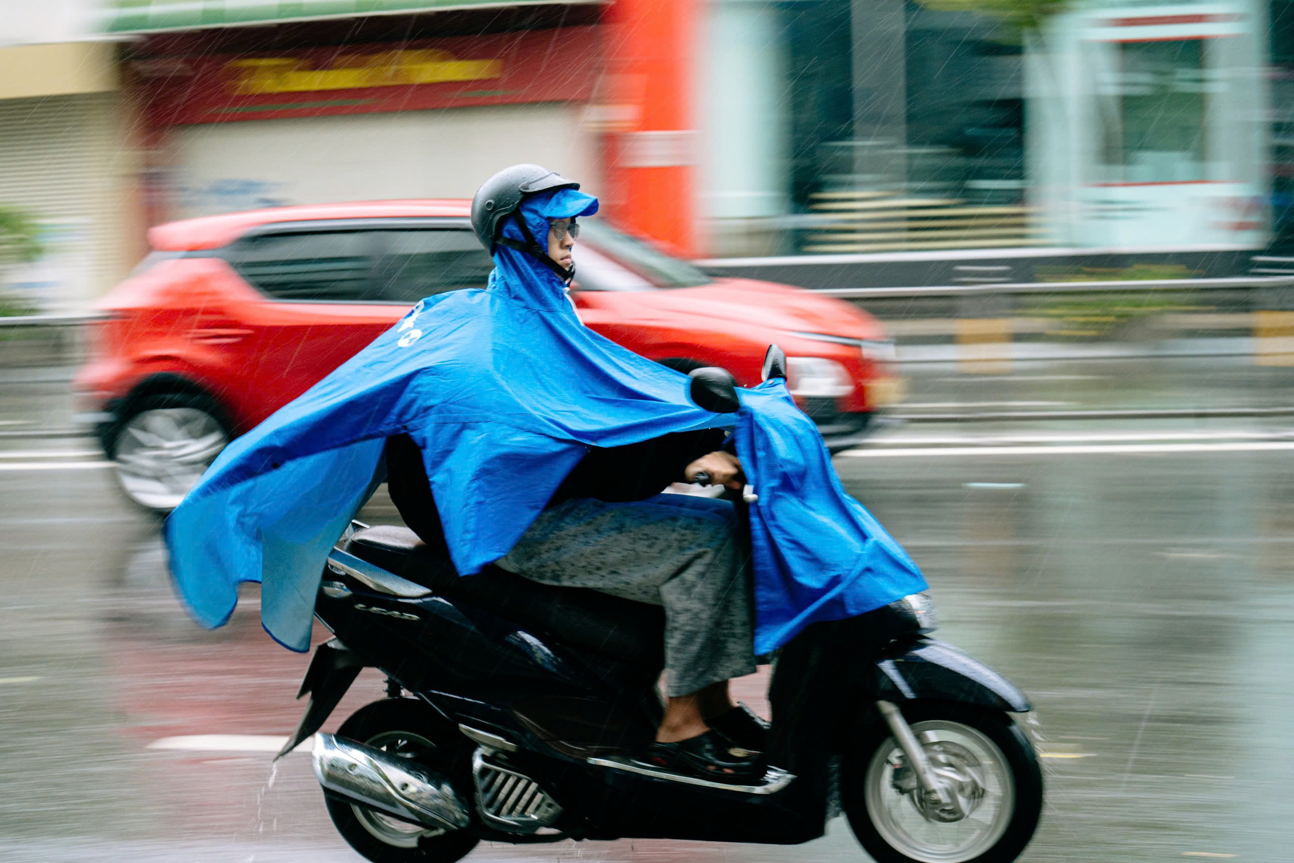 Thời tiết hôm nay 31-7: Bắc Bộ ngày nắng, chiều mưa; Nam Bộ mưa dông - Ảnh 1.