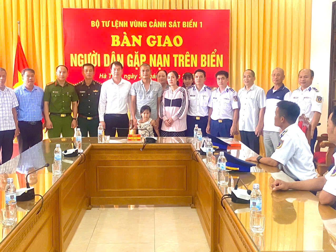 lênh đênh trên biển - Ảnh 4.