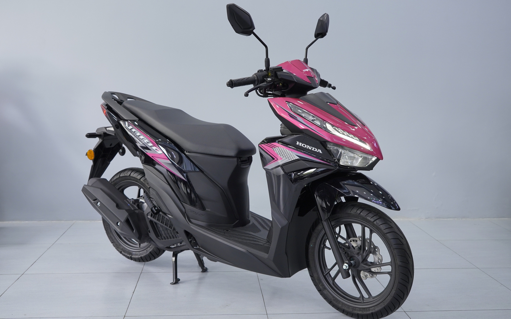Honda Vario 125 2026 ra mắt: Thêm bản 'bụi bặm' với tay lái độc đáo, chưa có ABS - Ảnh 3.