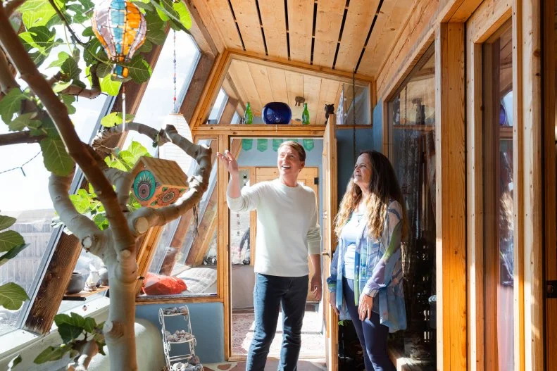 Tham quan ngôi nhà Earthship xanh tự cung tự cấp kỳ lạ ở New Mexico - Ảnh 5.